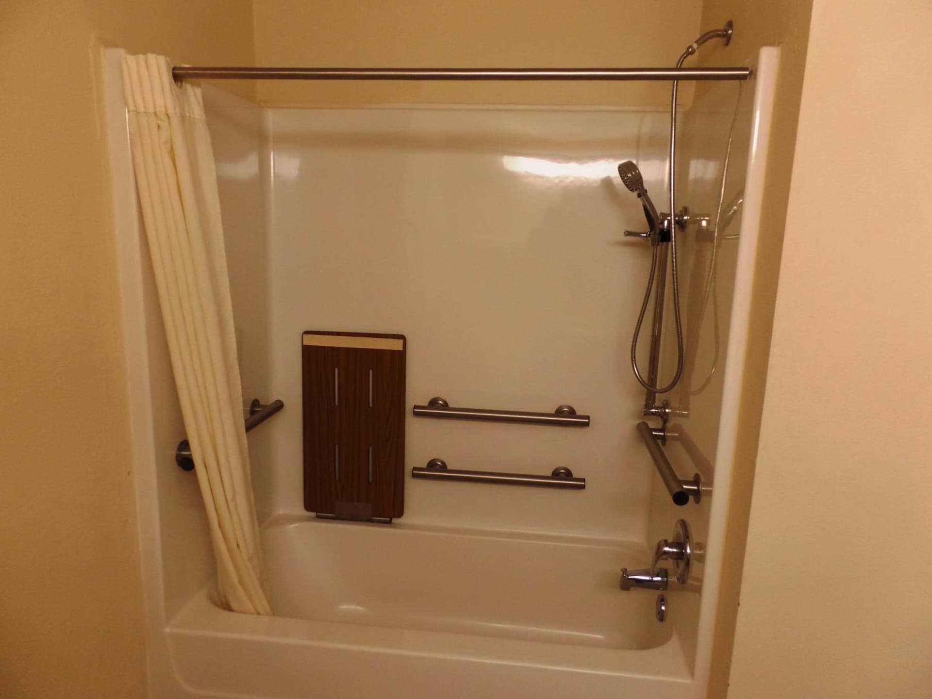 Home Inn & Suites gallery photo in Montgomery, AL — image 11