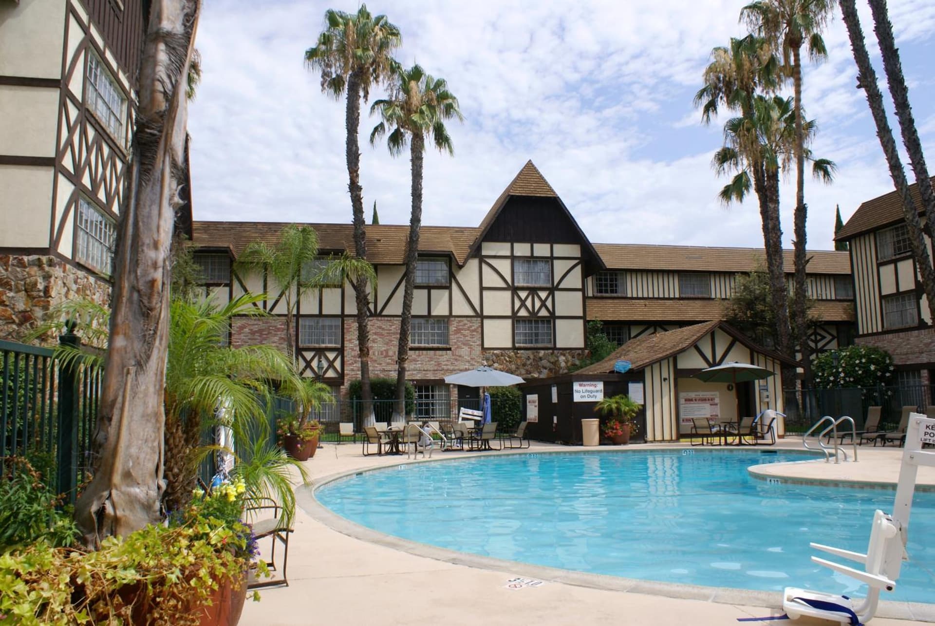 Anaheim Majestic Garden Hotel gallery photo in Anaheim, CA — image 9