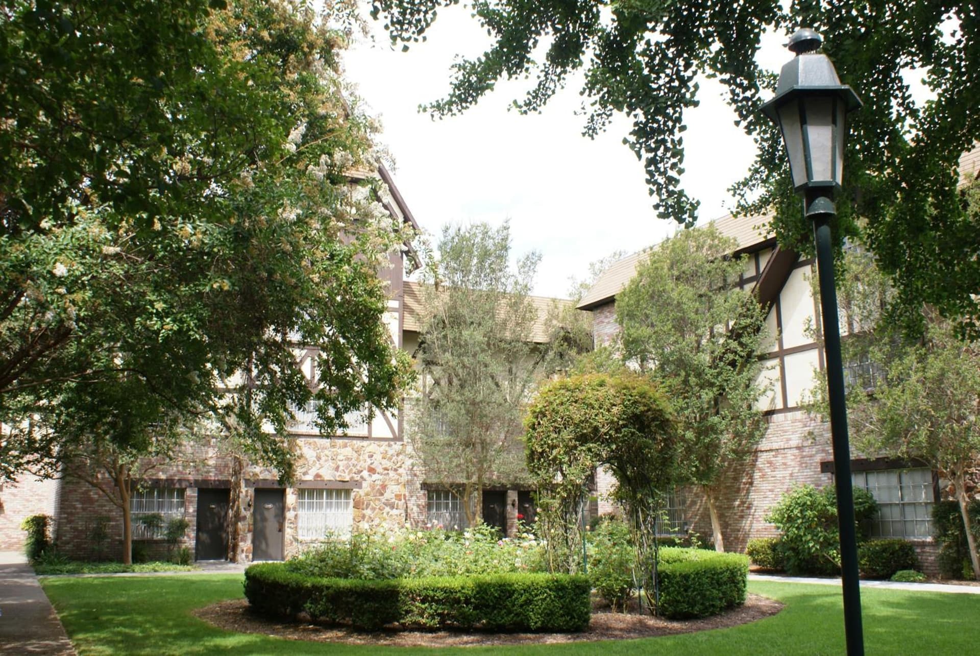 Anaheim Majestic Garden Hotel gallery photo in Anaheim, CA — image 7