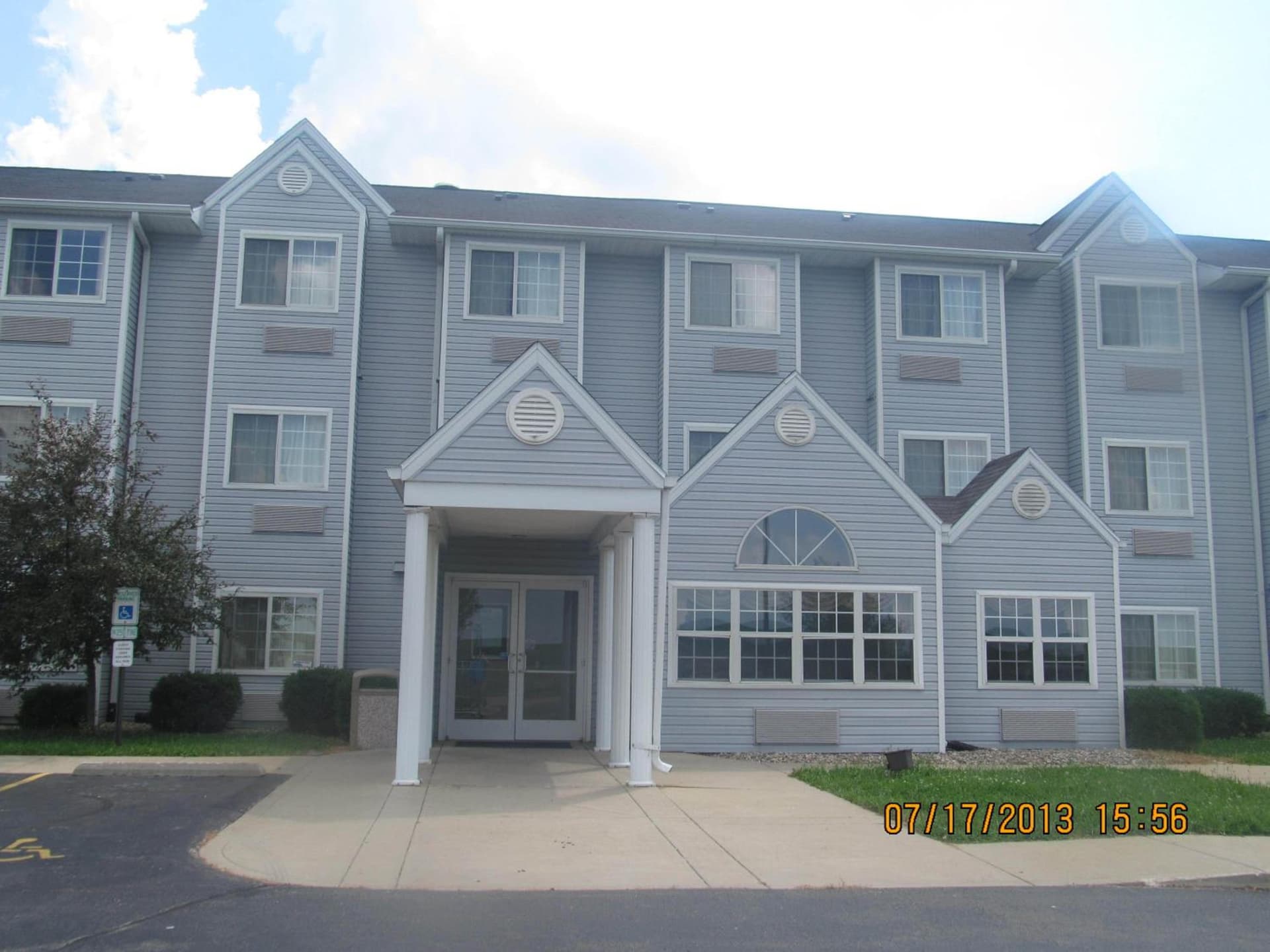Microtel Inn by Wyndham Champaign interior in Champaign, IL — gallery photo 2