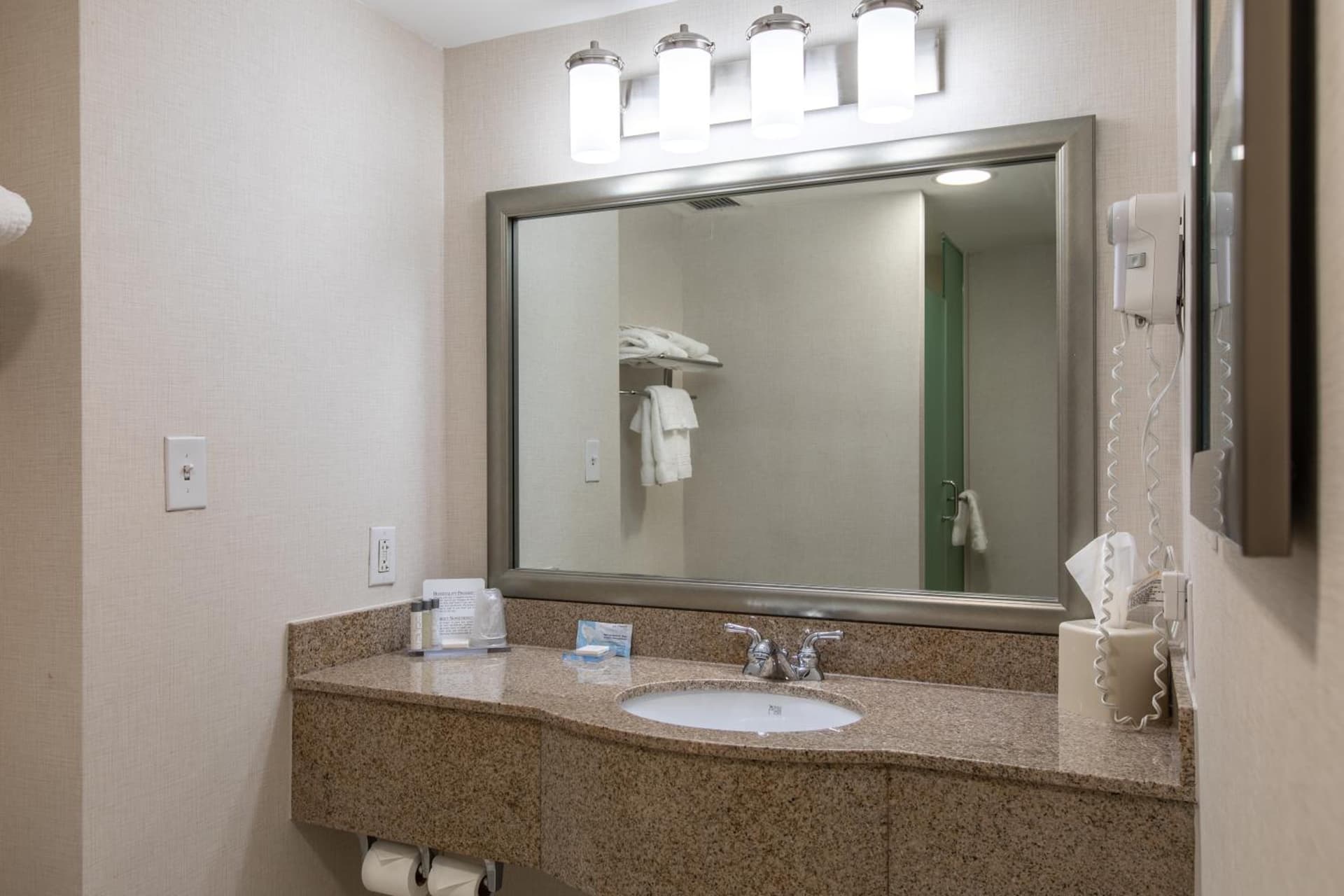 Wingate by Wyndham Charlotte Concord Mills/Speedway gallery photo in Concord, NC — image 49