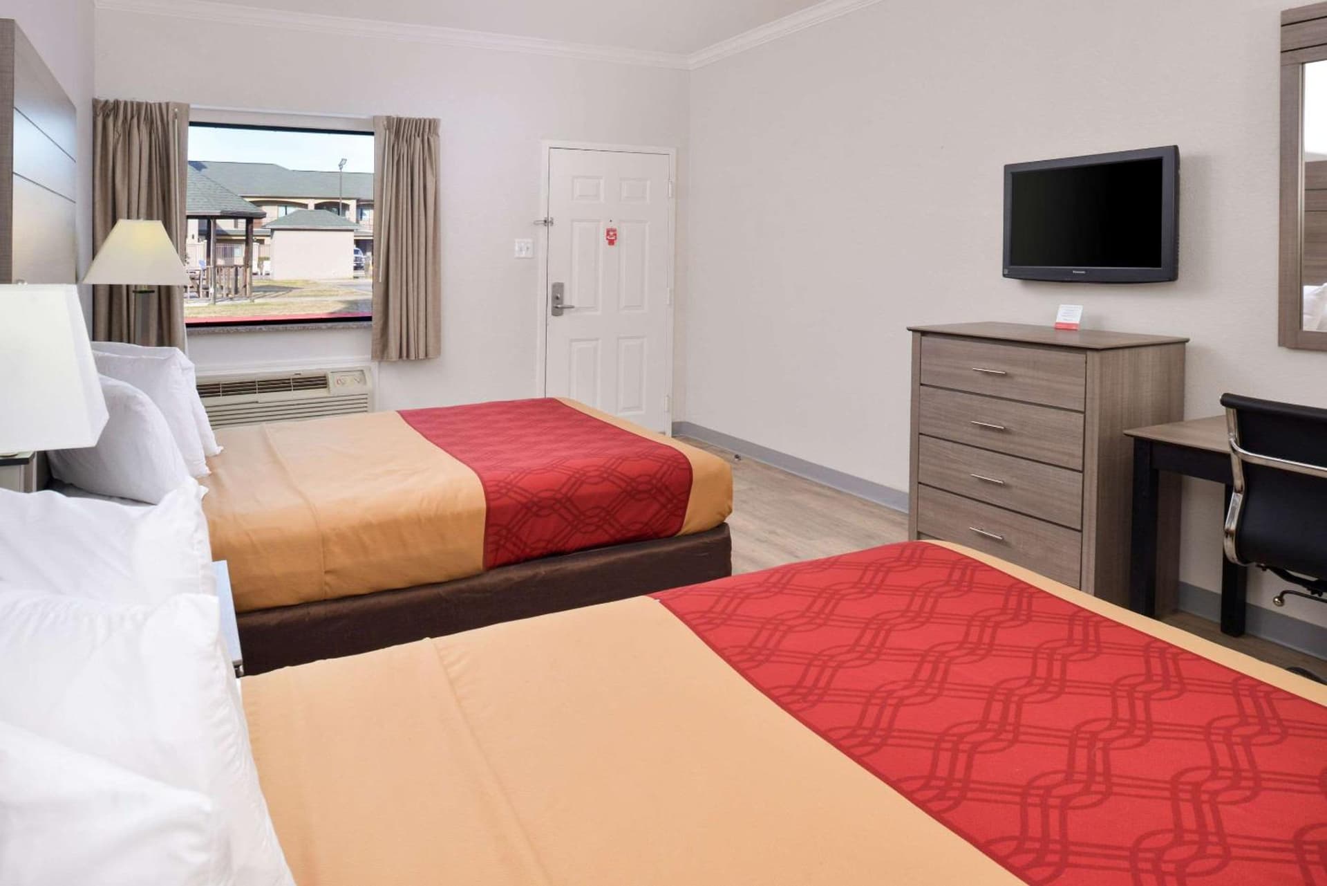 Econo Lodge Inn & Suites Port Arthur near Sabine Pass gallery photo in Port Arthur, TX — image 34