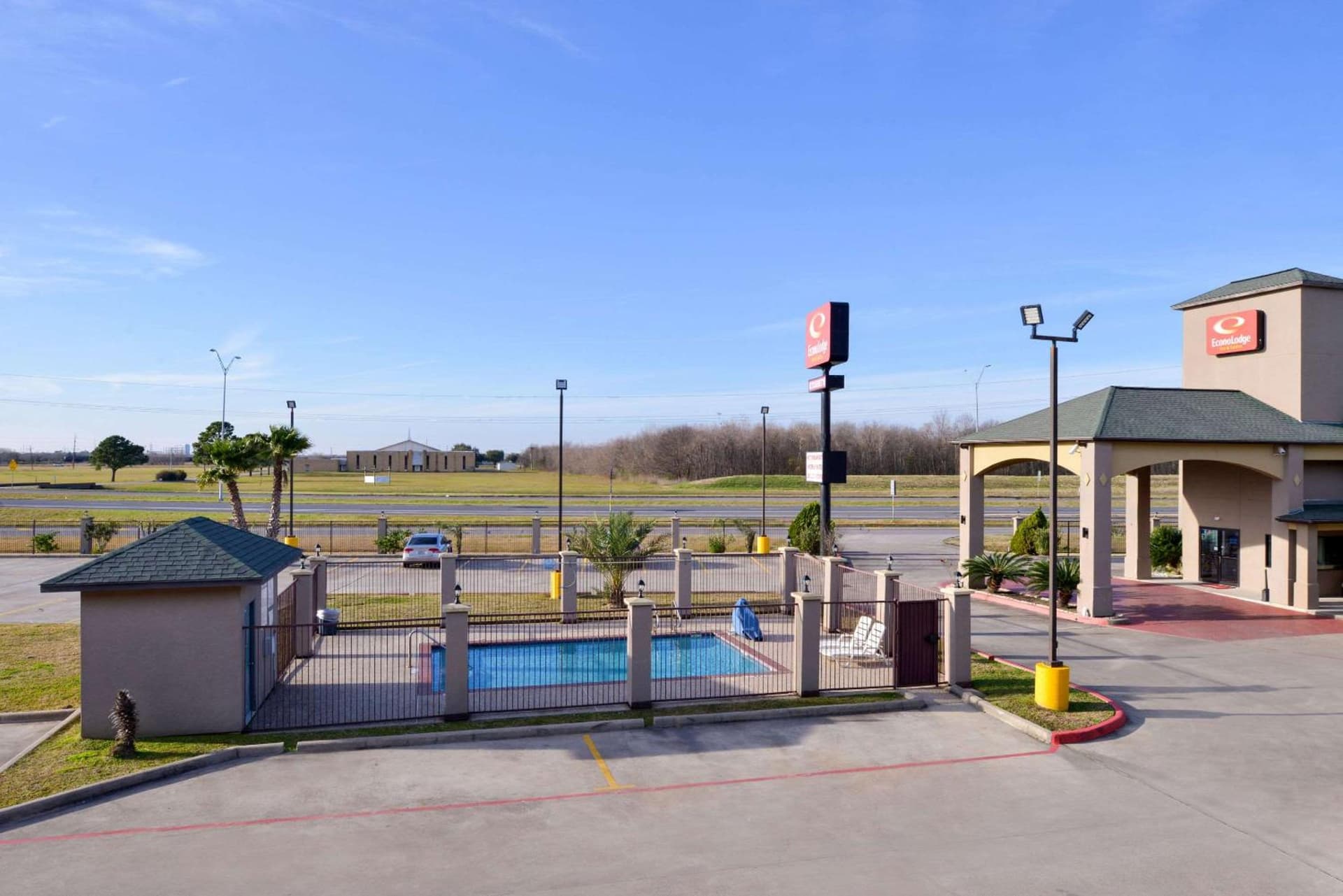 Econo Lodge Inn & Suites Port Arthur near Sabine Pass gallery photo in Port Arthur, TX — image 20