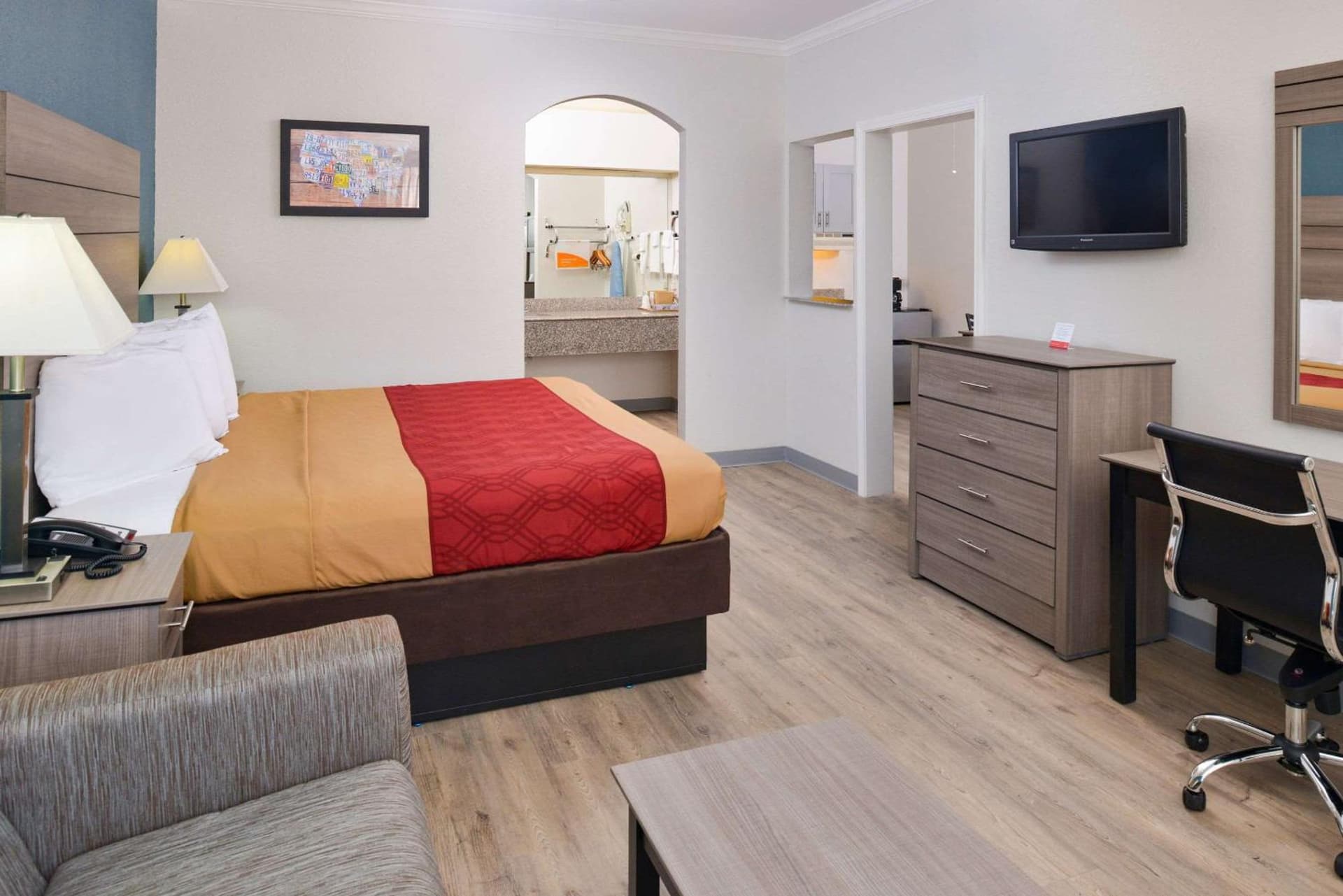 Econo Lodge Inn & Suites Port Arthur near Sabine Pass gallery photo in Port Arthur, TX — image 35