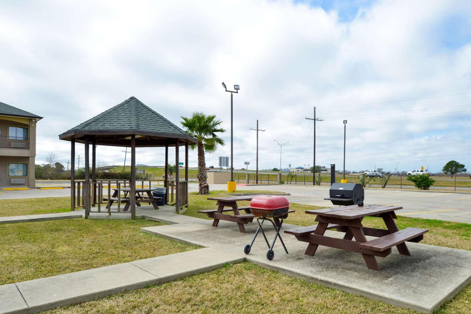Econo Lodge Inn & Suites Port Arthur near Sabine Pass gallery photo in Port Arthur, TX — image 5