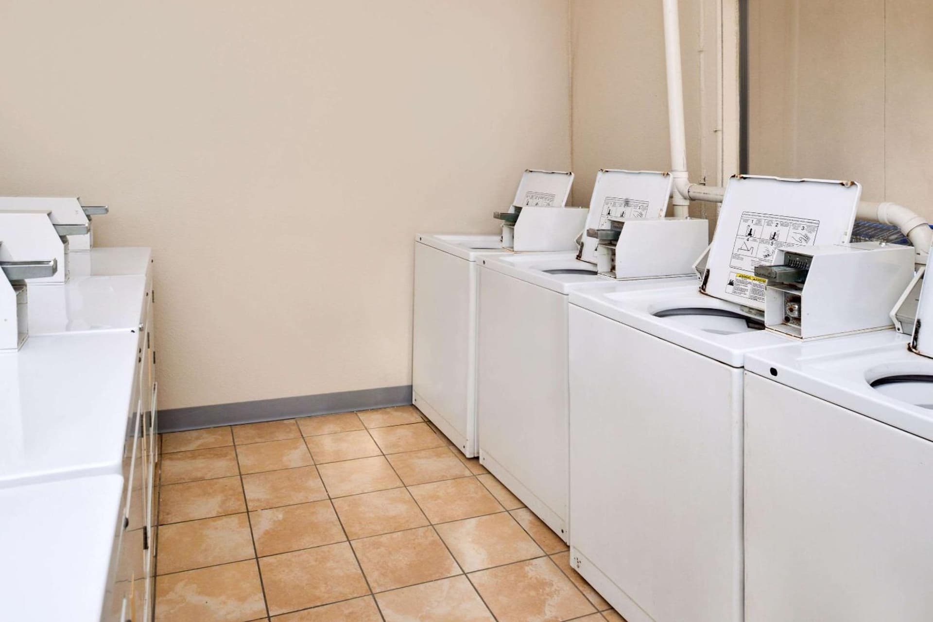 Econo Lodge Inn & Suites Port Arthur near Sabine Pass gallery photo in Port Arthur, TX — image 19