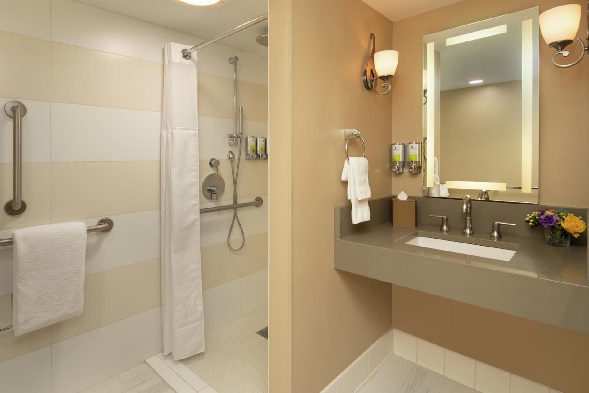 Staypineapple, Hotel Rose, Downtown Portland gallery photo in Portland, OR — image 41