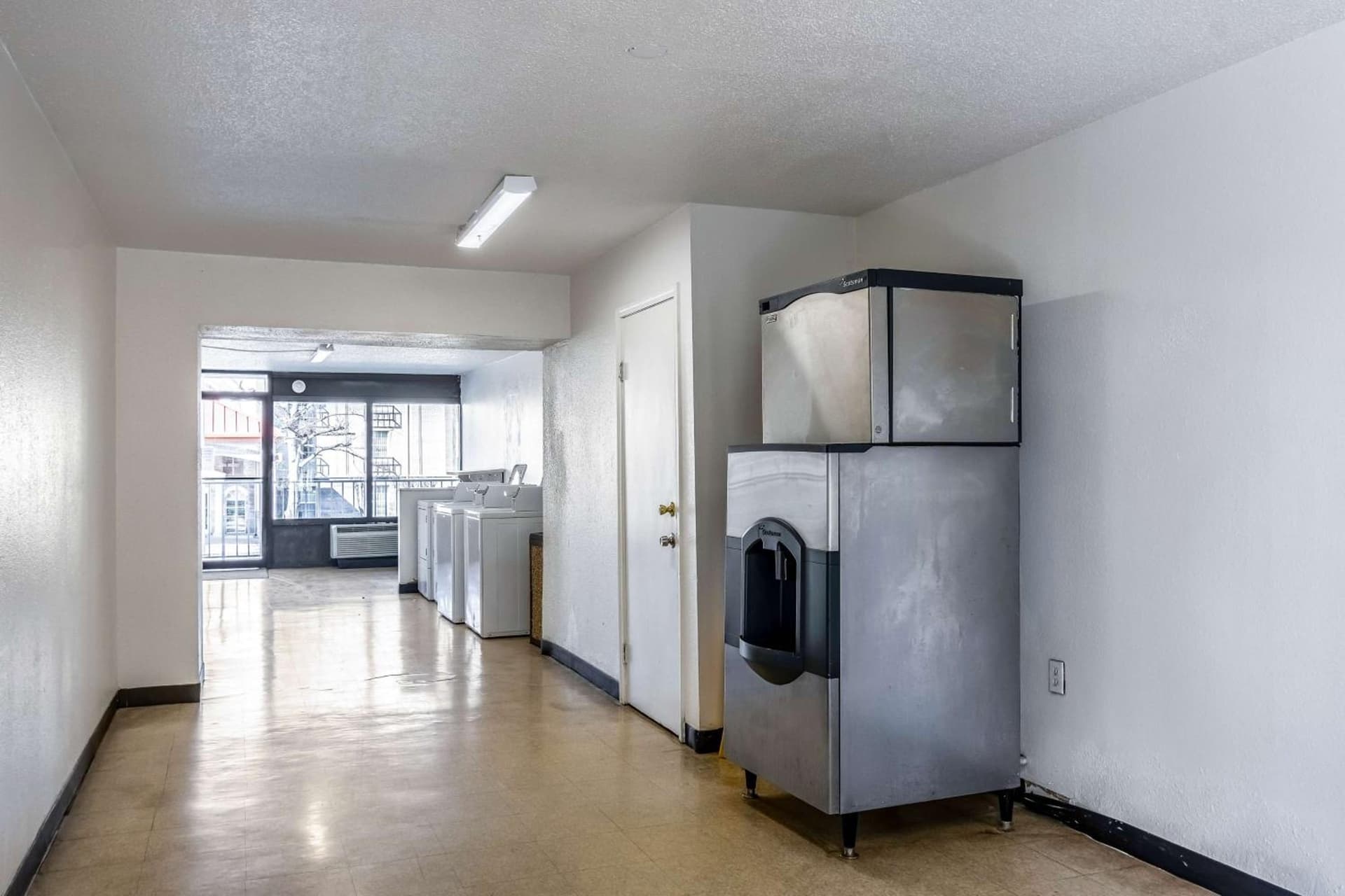 Motel 6-Little Rock, AR - West interior in Little Rock, AR — gallery photo 2