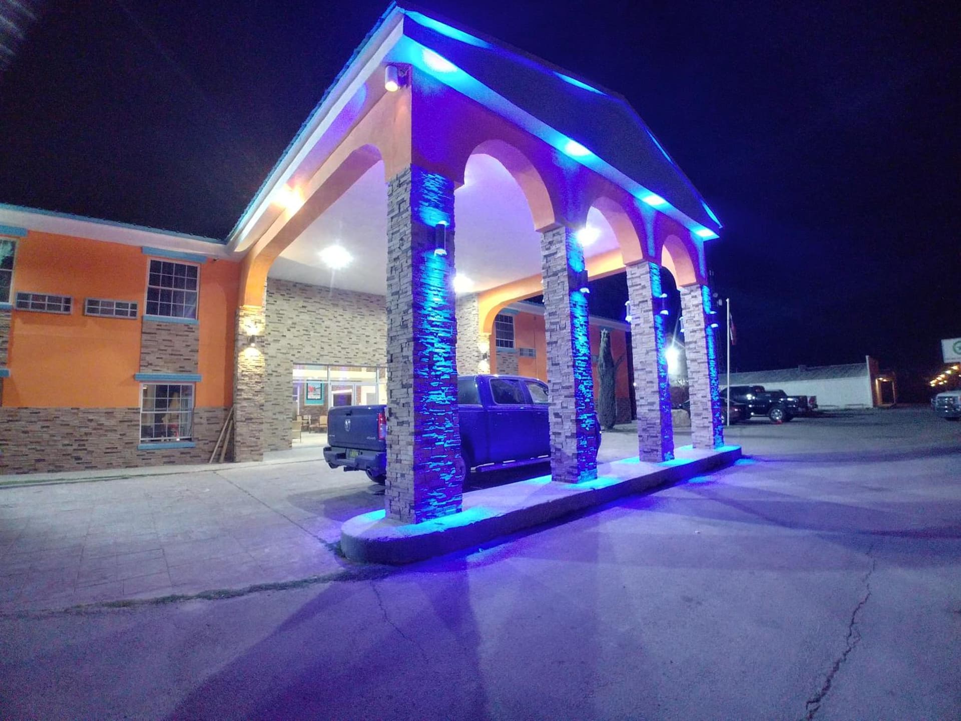 Alien Residence Inn property views in Pecos — gallery photo 3