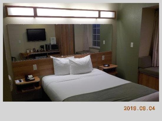 Microtel Inn & Suites by Wyndham Saraland interior in Saraland, AL — gallery photo 2