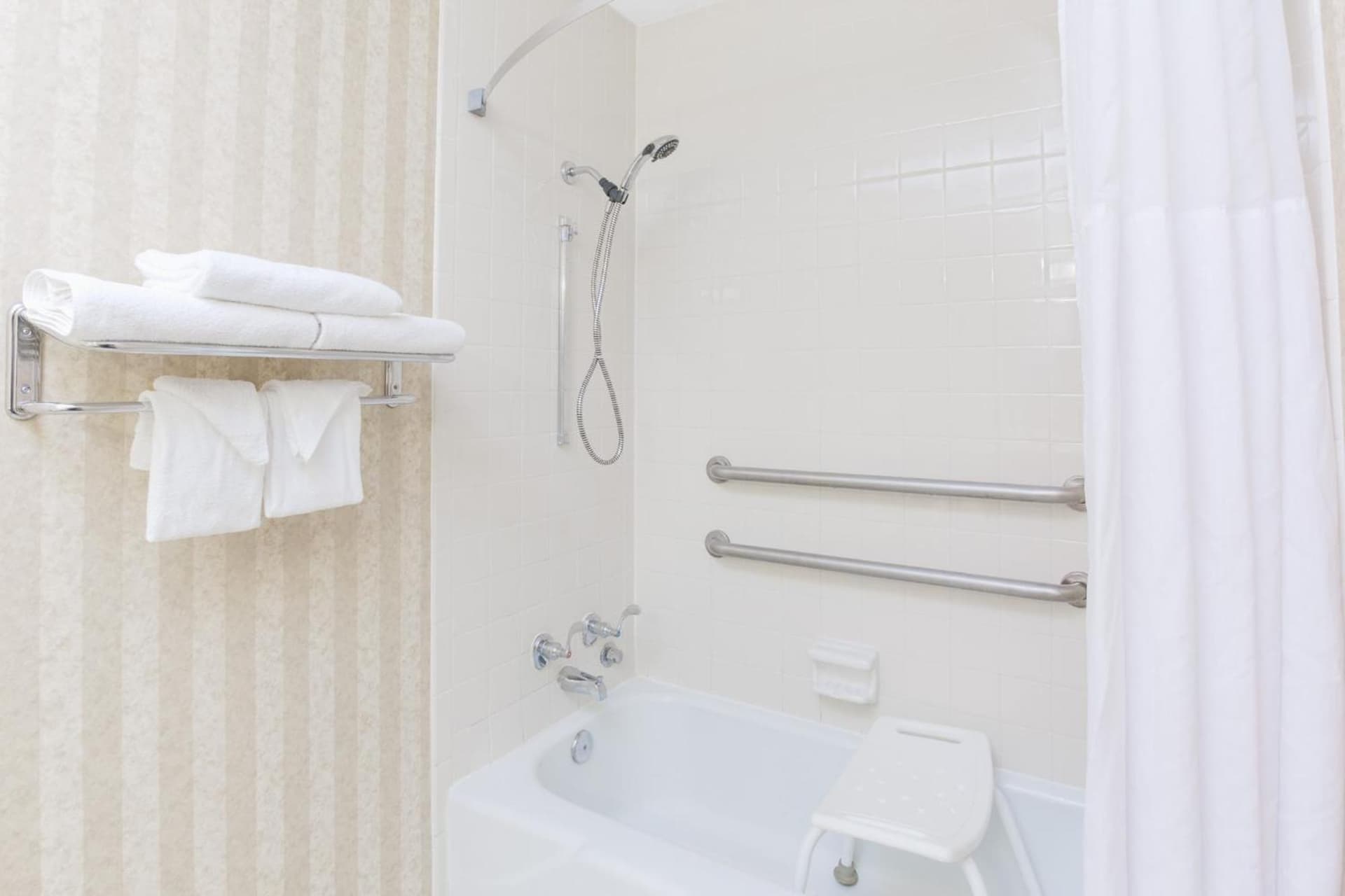 Days Inn by Wyndham Cambridge interior in Cambridge, OH — gallery photo 2