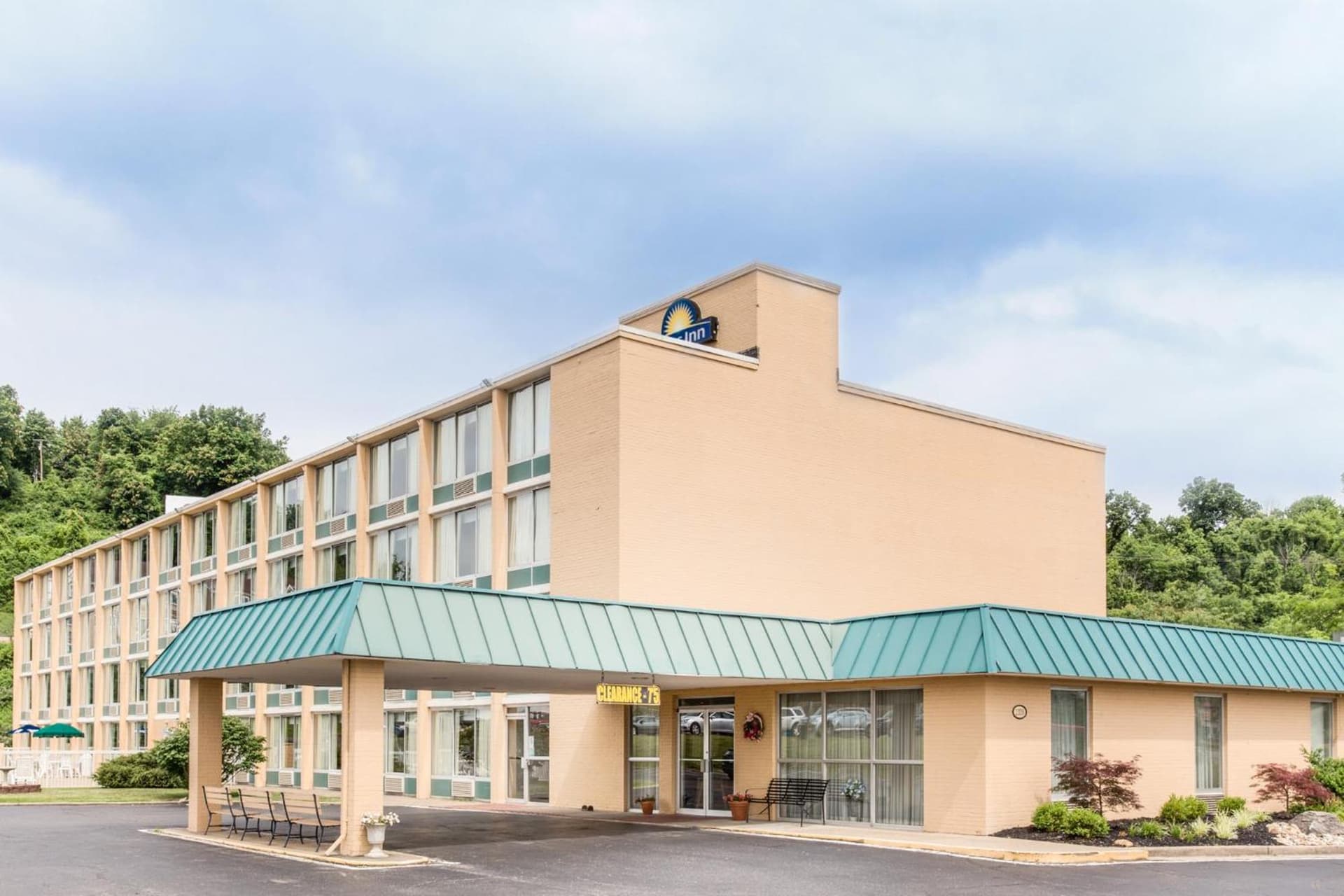 Days Inn by Wyndham Cambridge gallery photo in Cambridge, OH — image 13