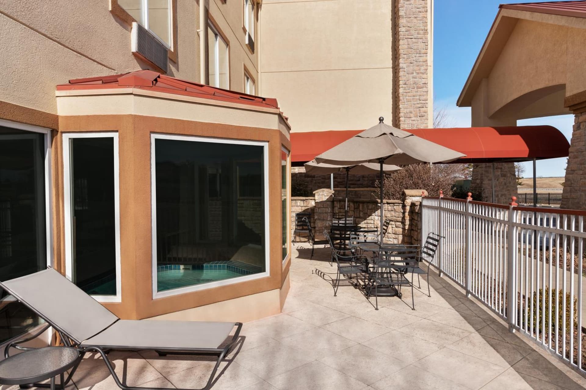 Baymont by Wyndham Springfield I-44 property views in Springfield, MO — gallery photo 3