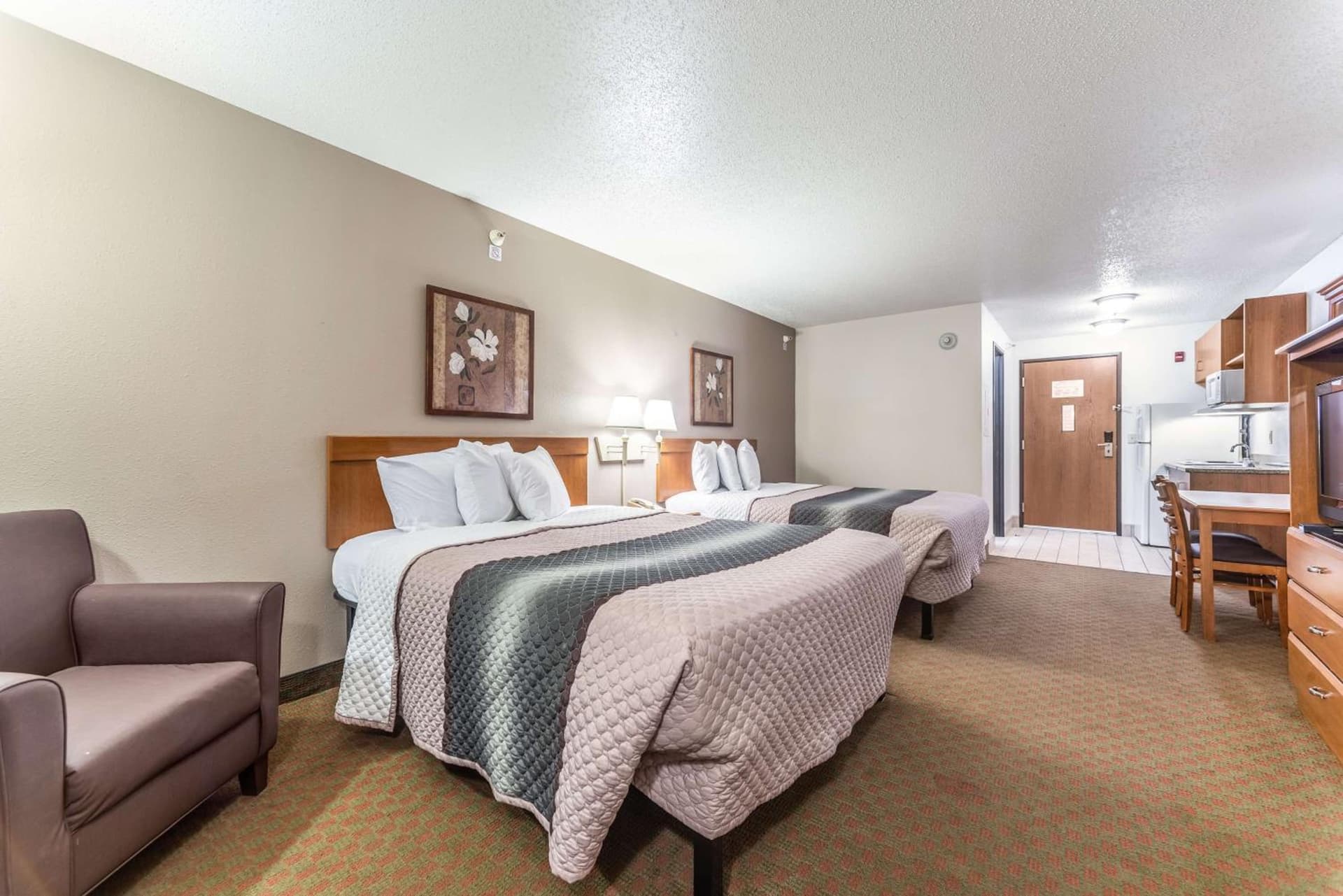 Welcome Suites-O'Fallon property views in O'Fallon, IL — gallery photo 3