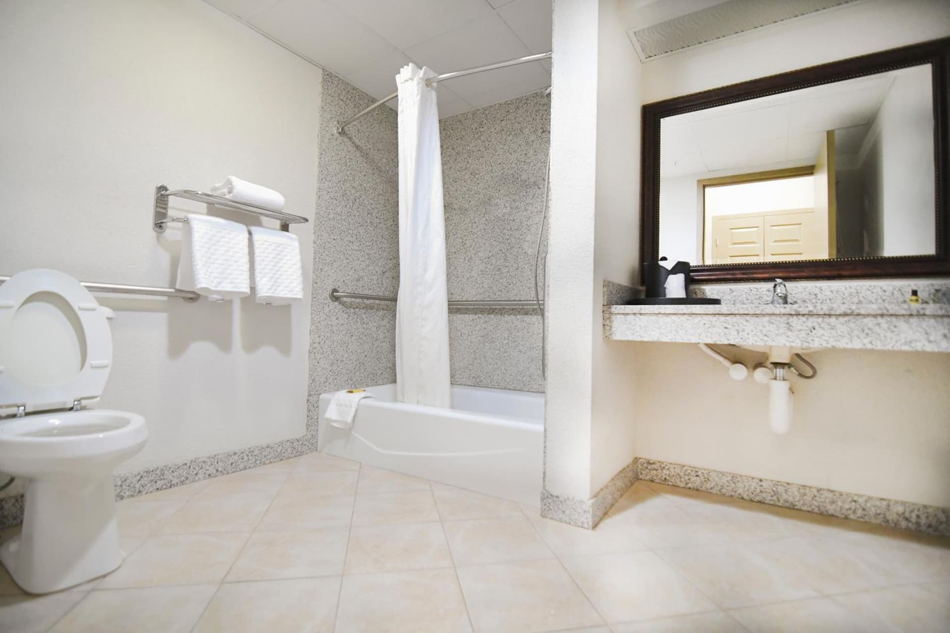 Best Western Plus Sandusky Hotel & Suites gallery photo in Sandusky, OH — image 36
