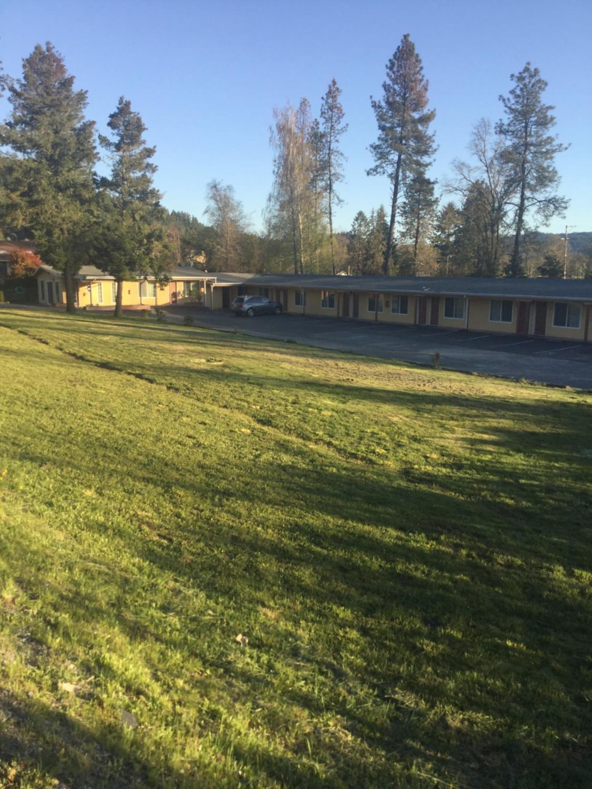 Budget Inn - Laytonville interior in Laytonville, CA — gallery photo 2