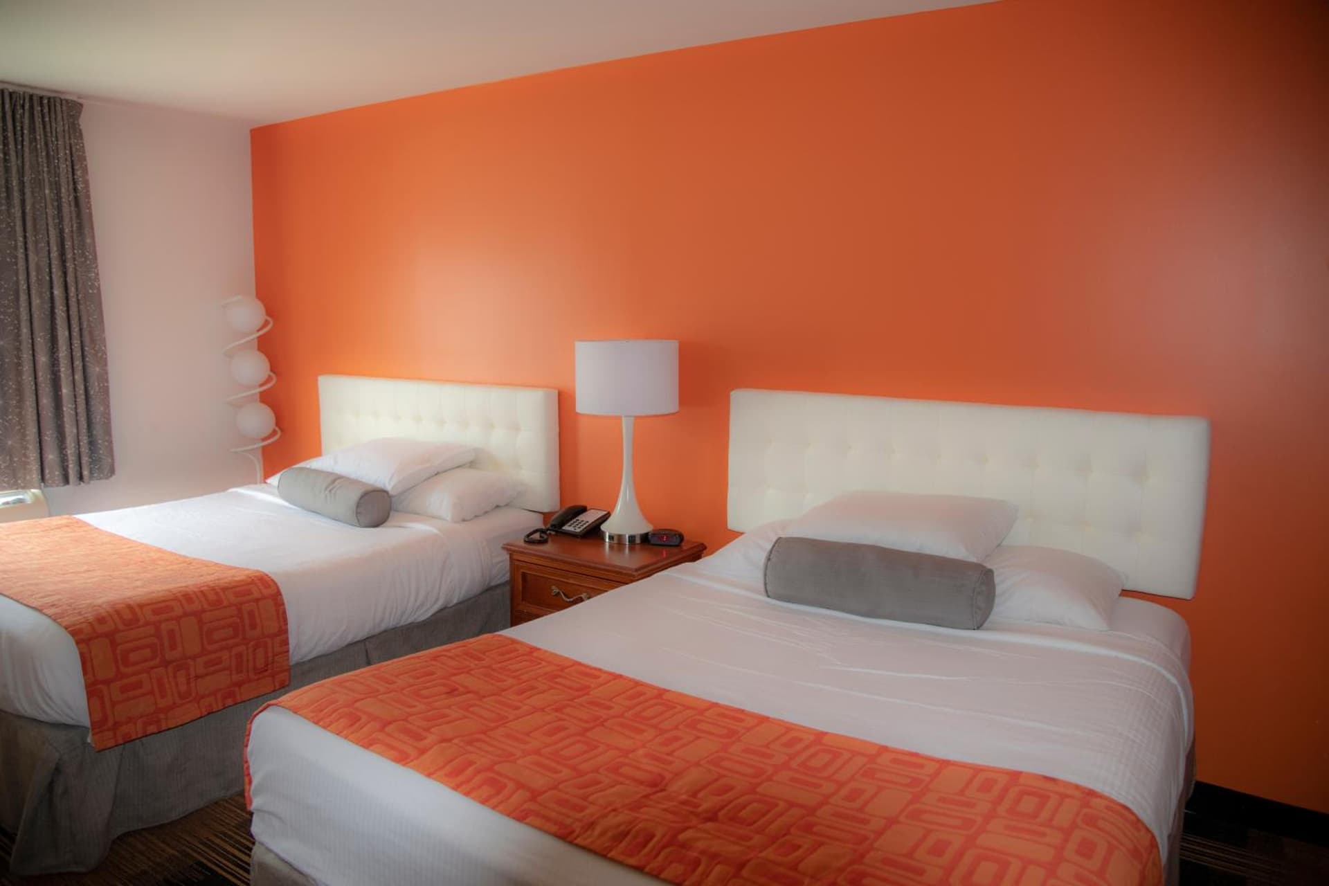 Howard Johnson by Wyndham Allentown/Dorney Hotel & Suites gallery photo in Allentown, PA — image 16