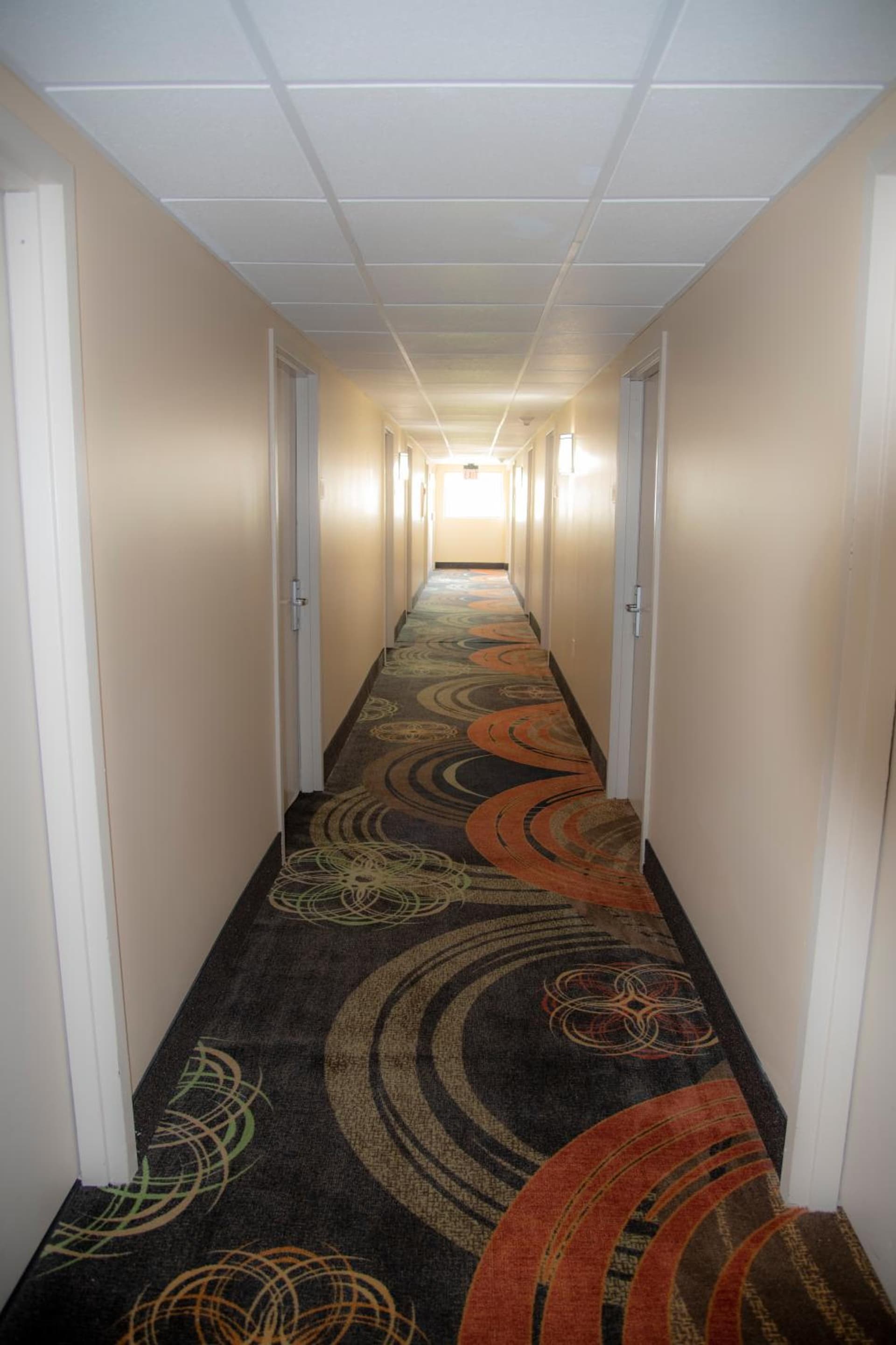 Howard Johnson by Wyndham Allentown/Dorney Hotel & Suites gallery photo in Allentown, PA — image 14