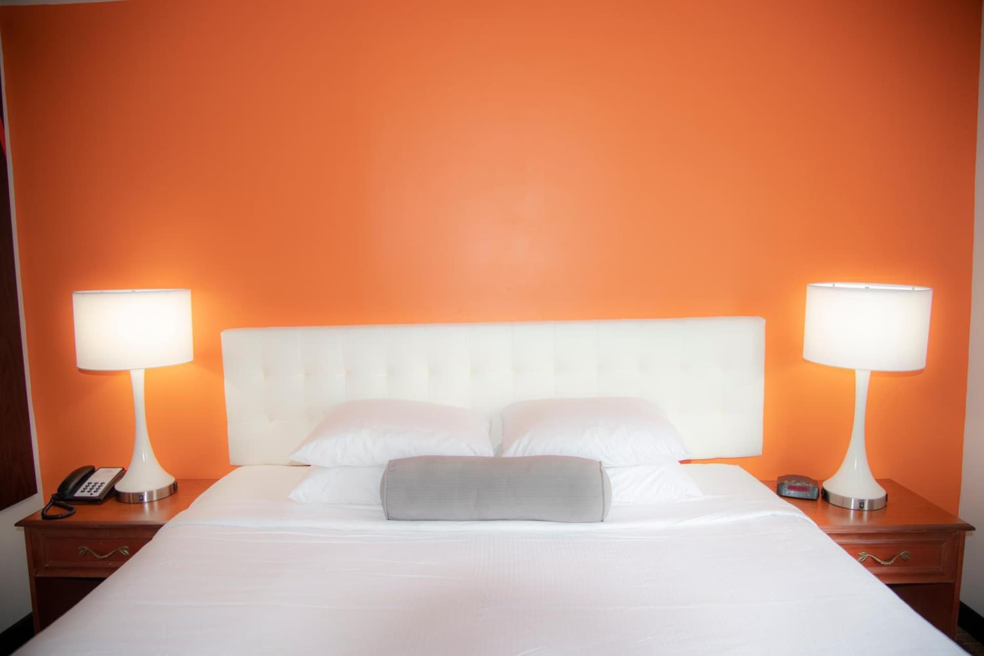 Howard Johnson by Wyndham Allentown/Dorney Hotel & Suites gallery photo in Allentown, PA — image 11