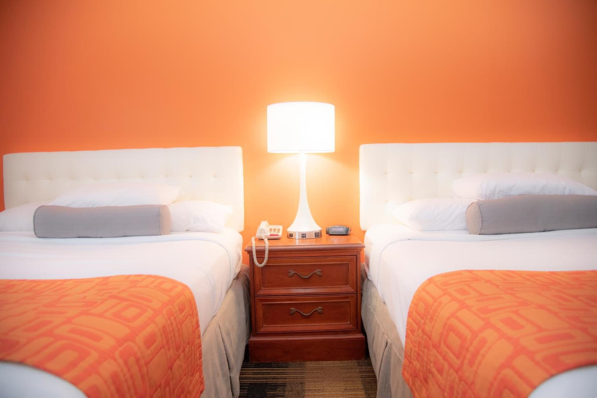 Howard Johnson by Wyndham Allentown/Dorney Hotel & Suites gallery photo in Allentown, PA — image 7