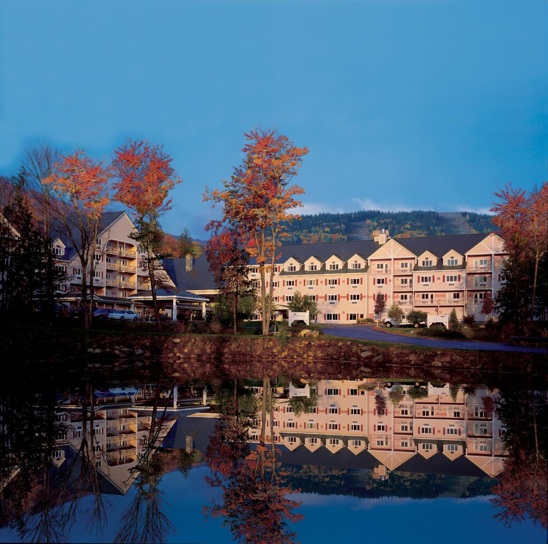 Grand Summit Hotel property views in Newry — gallery photo 3