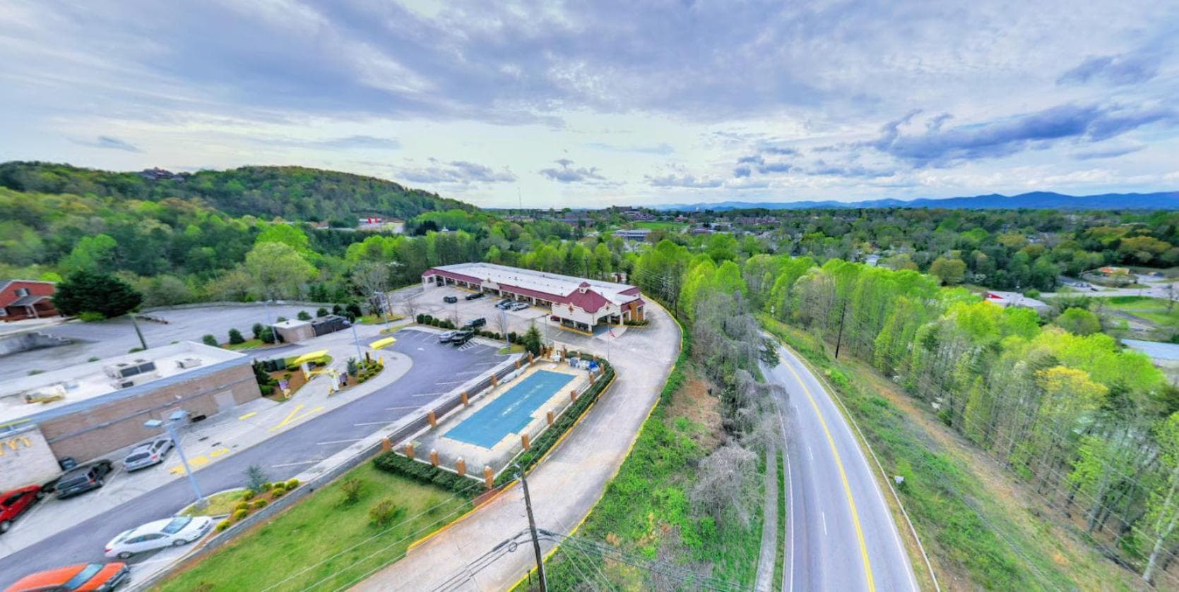 Dahlonega Mountain Inn interior in Dahlonega, GA — gallery photo 2
