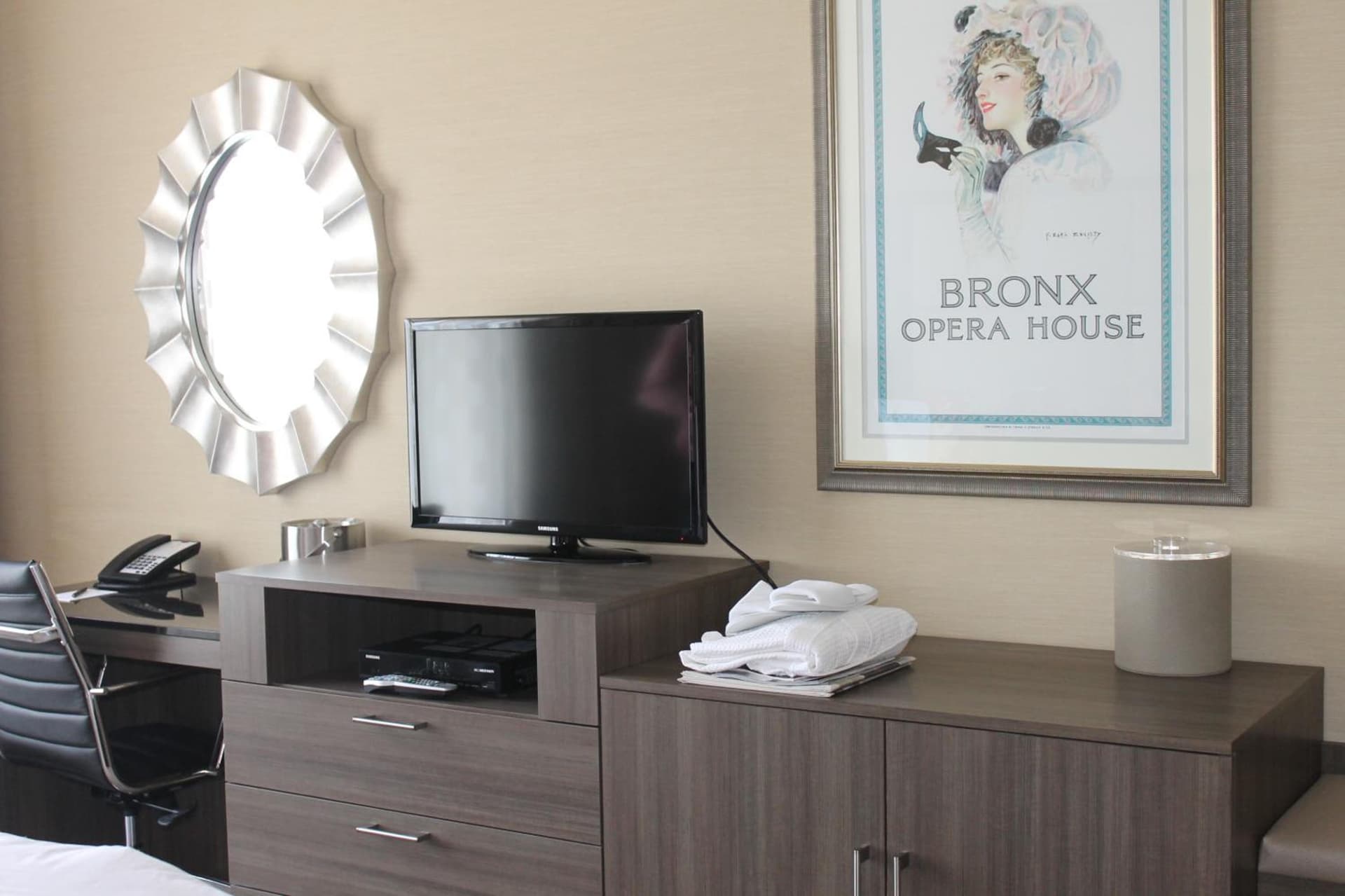 Opera House Hotel gallery photo in Bronx, NY — image 17