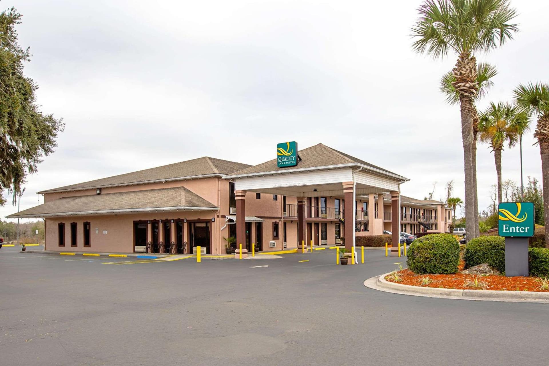 Quality Inn & Suites Live Oak I-10 Exit 283 featured exterior or lobby in Live Oak, FL — similar hotel