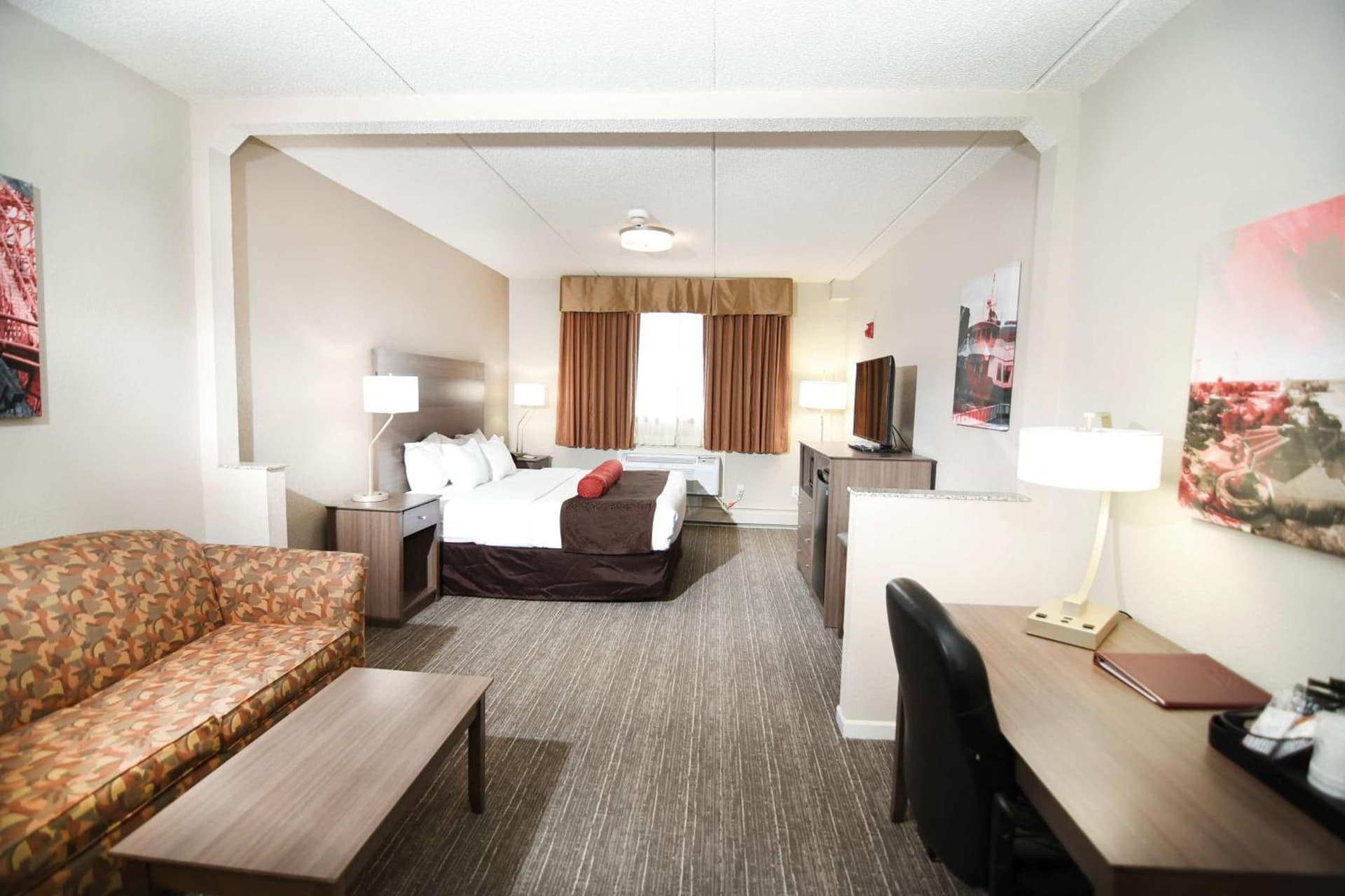 Best Western Plus Sandusky Hotel & Suites interior in Sandusky, OH — gallery photo 2
