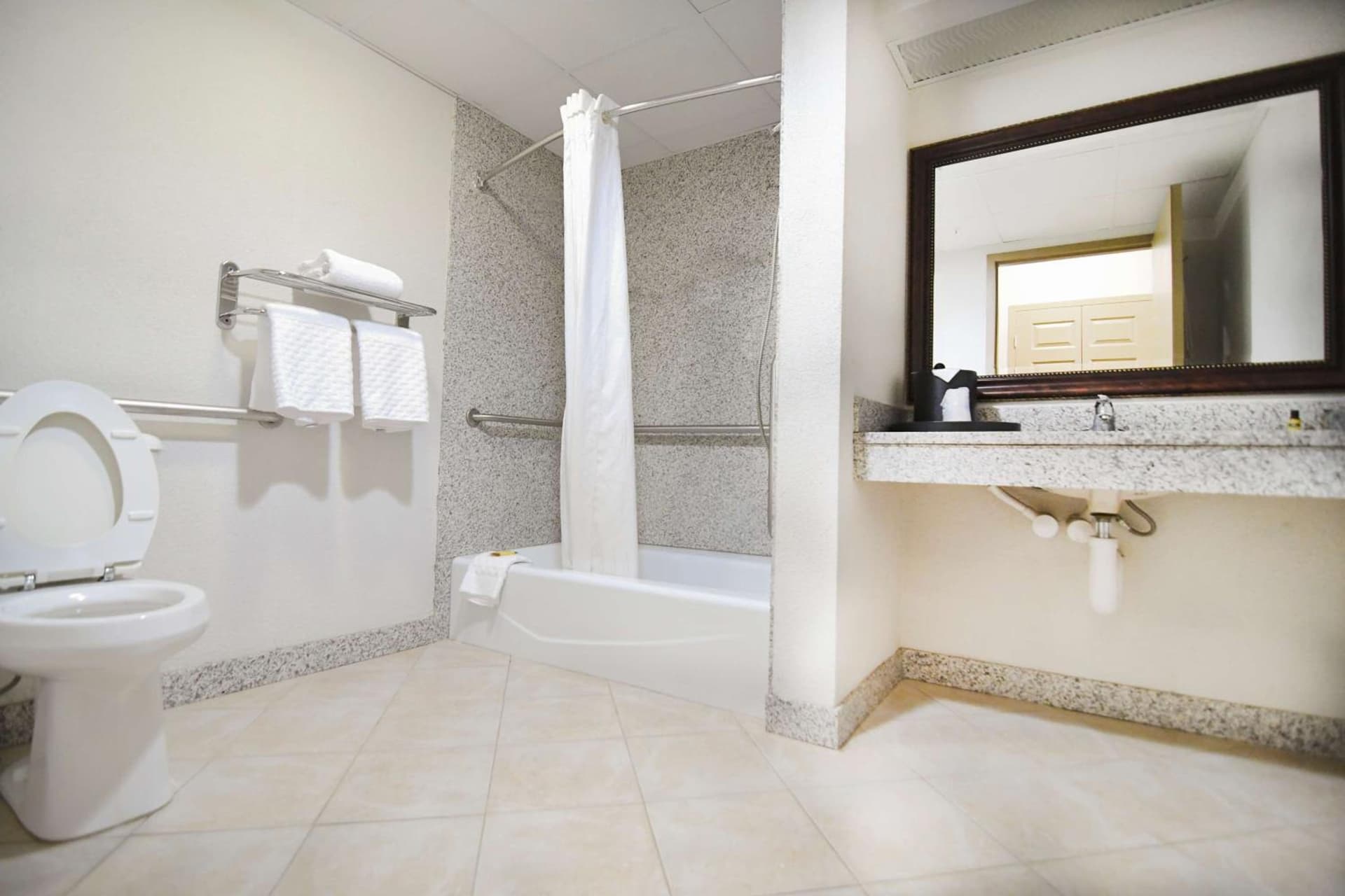 Best Western Plus Sandusky Hotel & Suites gallery photo in Sandusky, OH — image 55