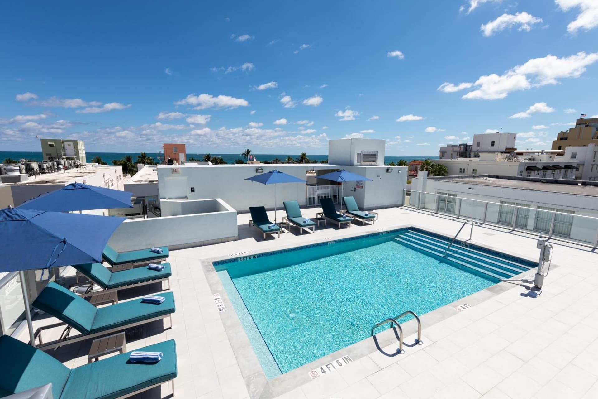 Penguin Hotel interior in Miami Beach, FL — gallery photo 2