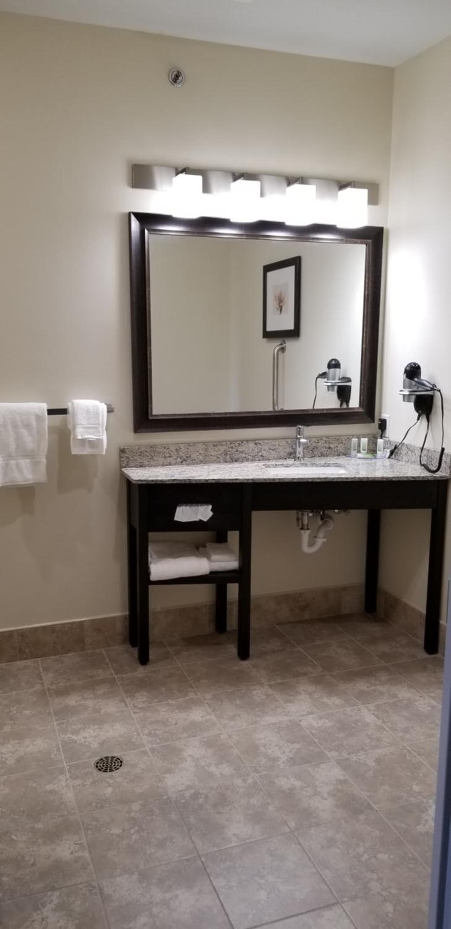 AmericInn by Wyndham Sioux Falls North gallery photo in Sioux Falls, SD — image 56