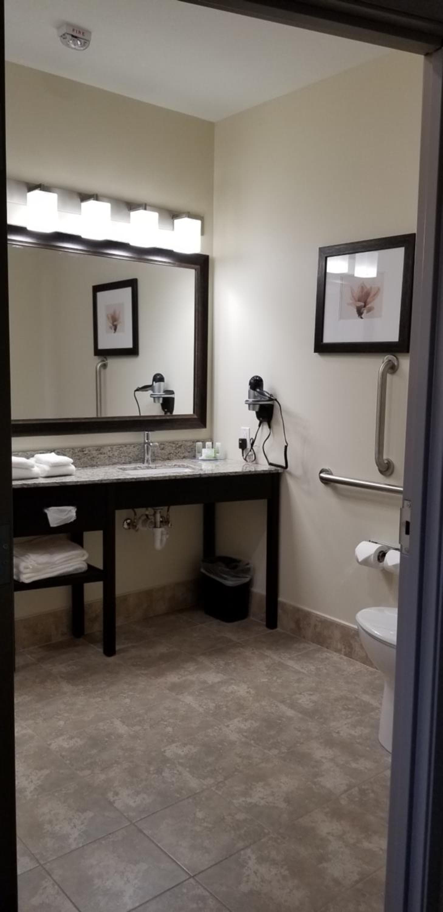 AmericInn by Wyndham Sioux Falls North gallery photo in Sioux Falls, SD — image 45