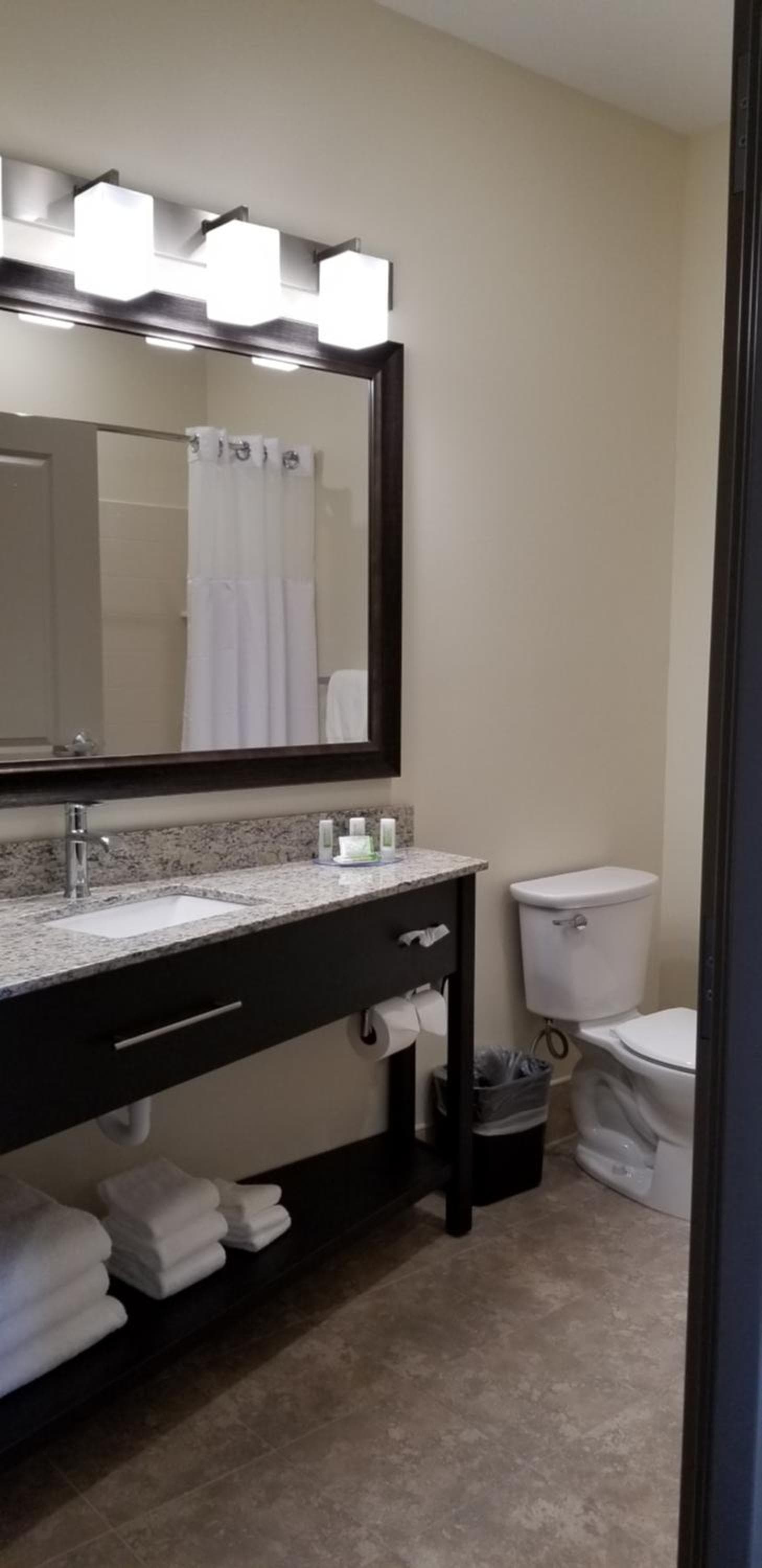 AmericInn by Wyndham Sioux Falls North gallery photo in Sioux Falls, SD — image 52