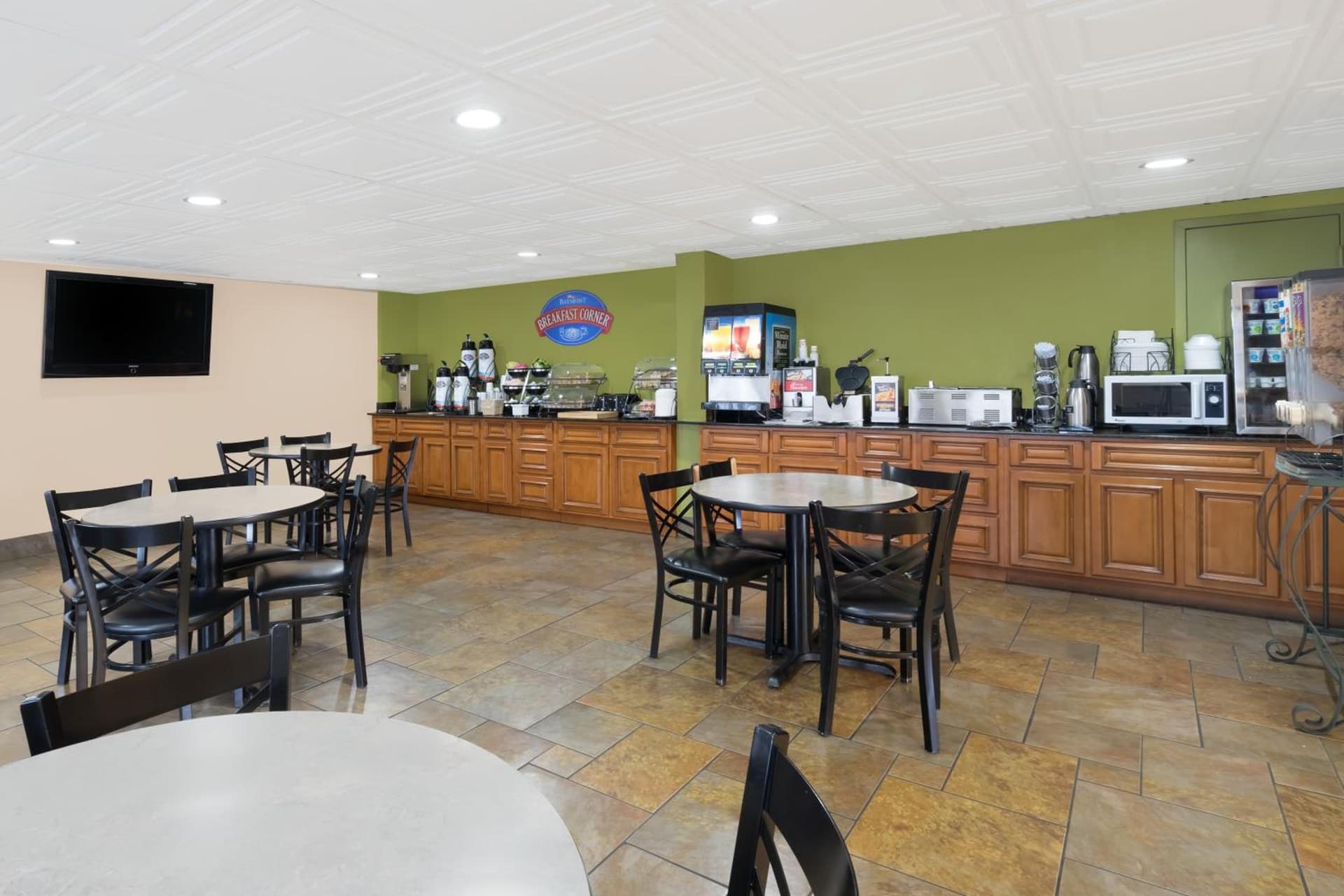Baymont by Wyndham Goodlettsville Nashville interior in Goodlettsville, TN — gallery photo 2