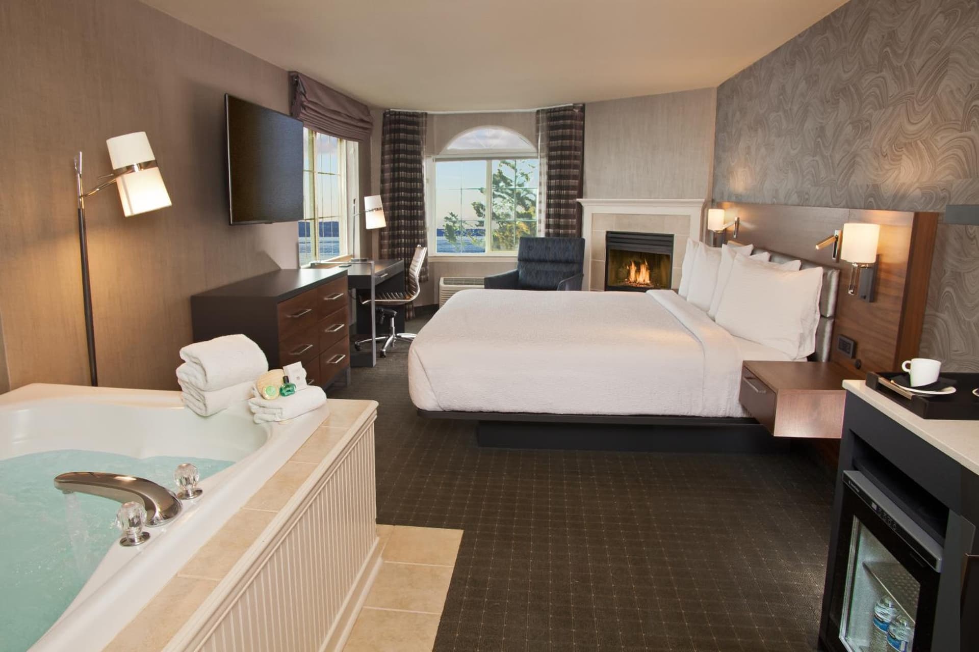 Silver Cloud Hotel - Mukilteo Waterfront interior in Mukilteo, WA — gallery photo 2