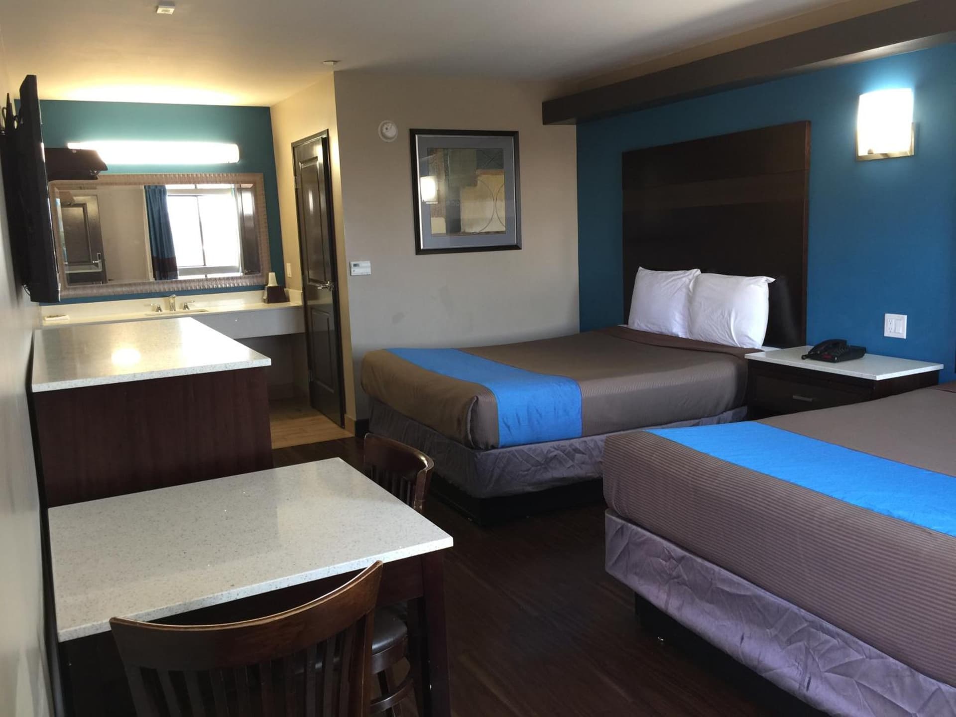 Crystal Palace Inn property views in Maywood, CA — gallery photo 3