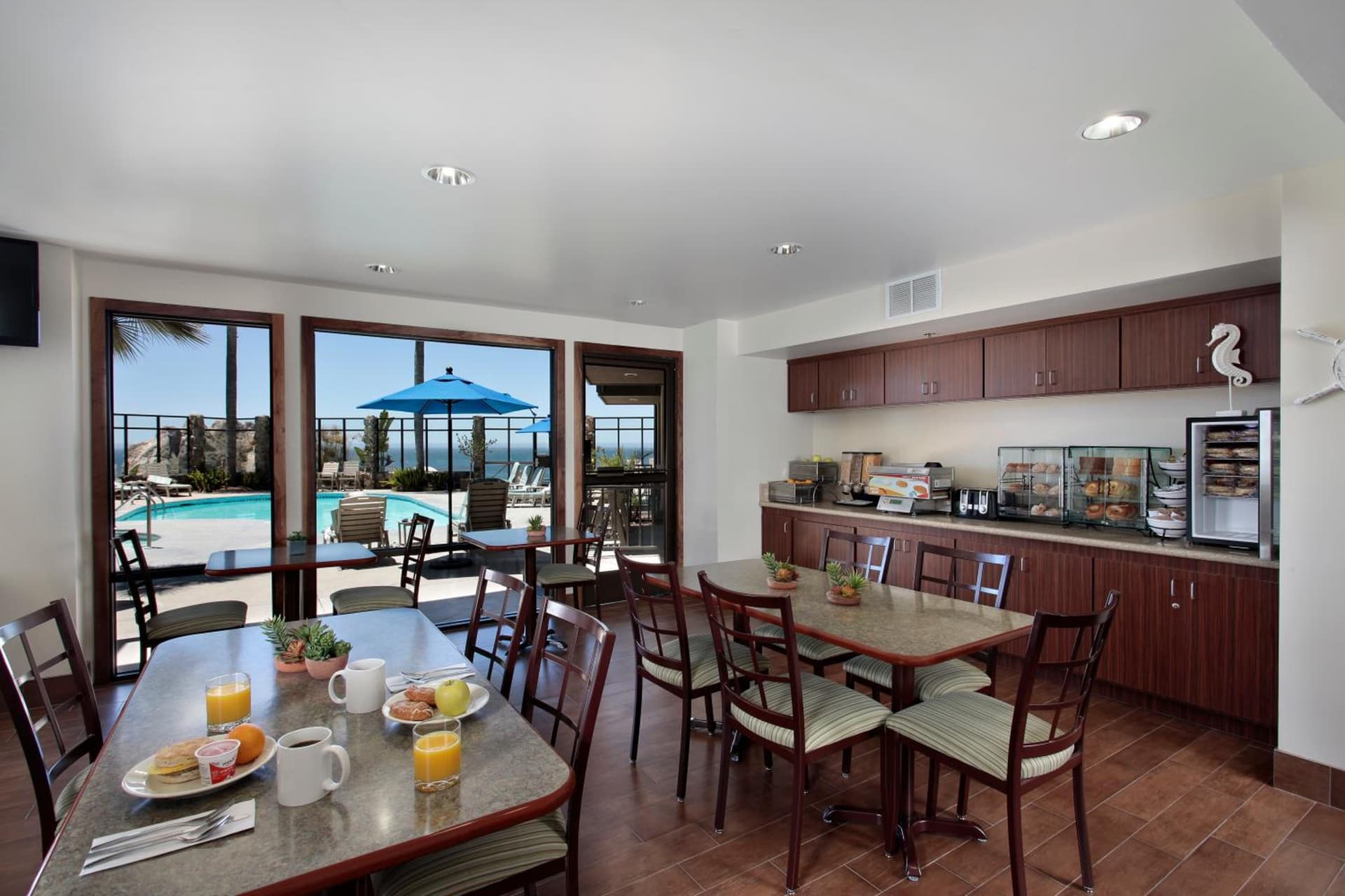 Inn at the Cove gallery photo in Pismo Beach, CA — image 8