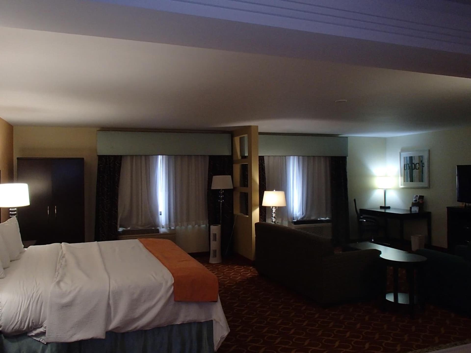 Lux Hotel & Spa gallery photo in Arlington, TX — image 7