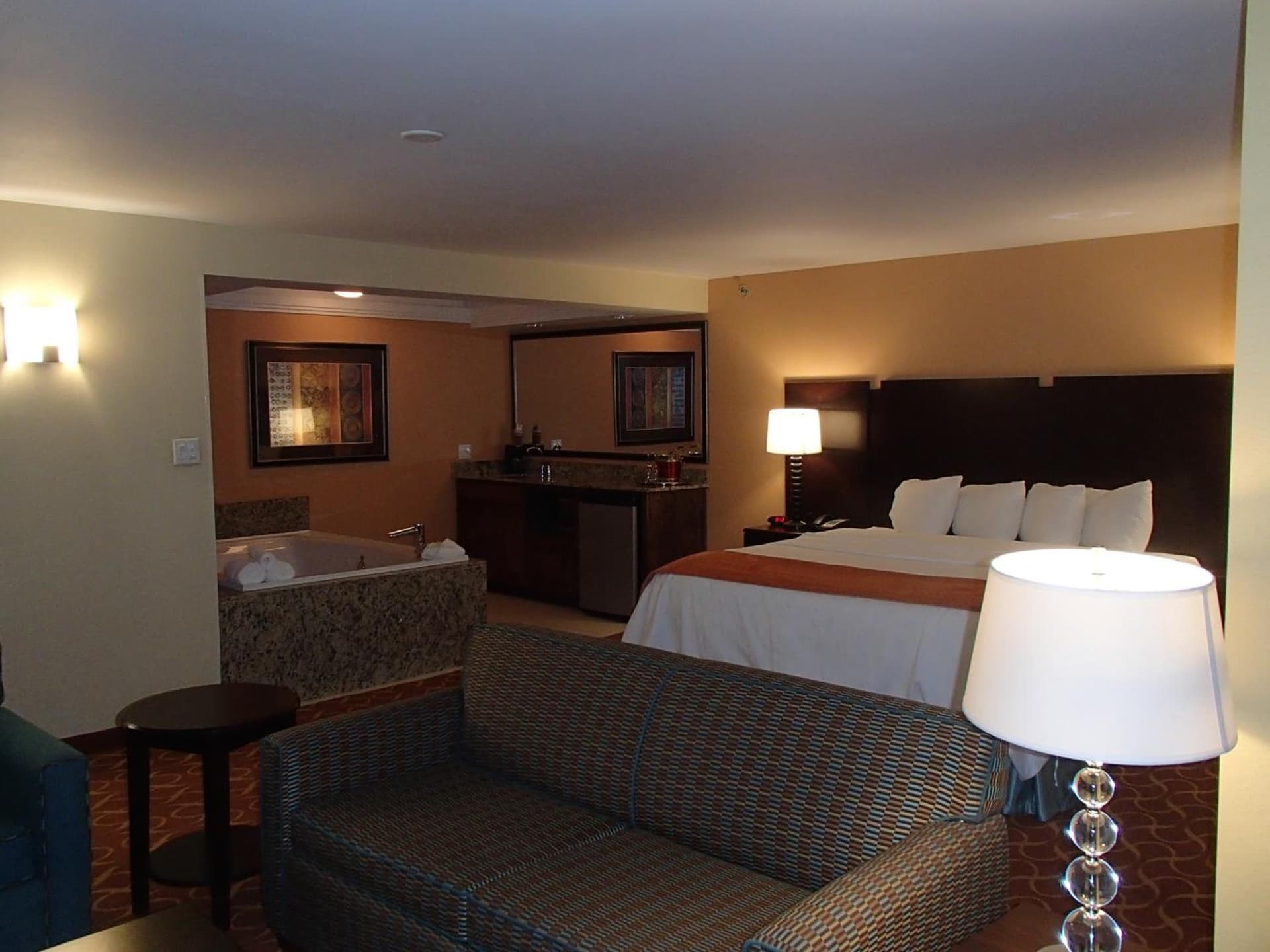 Lux Hotel & Spa gallery photo in Arlington, TX — image 17