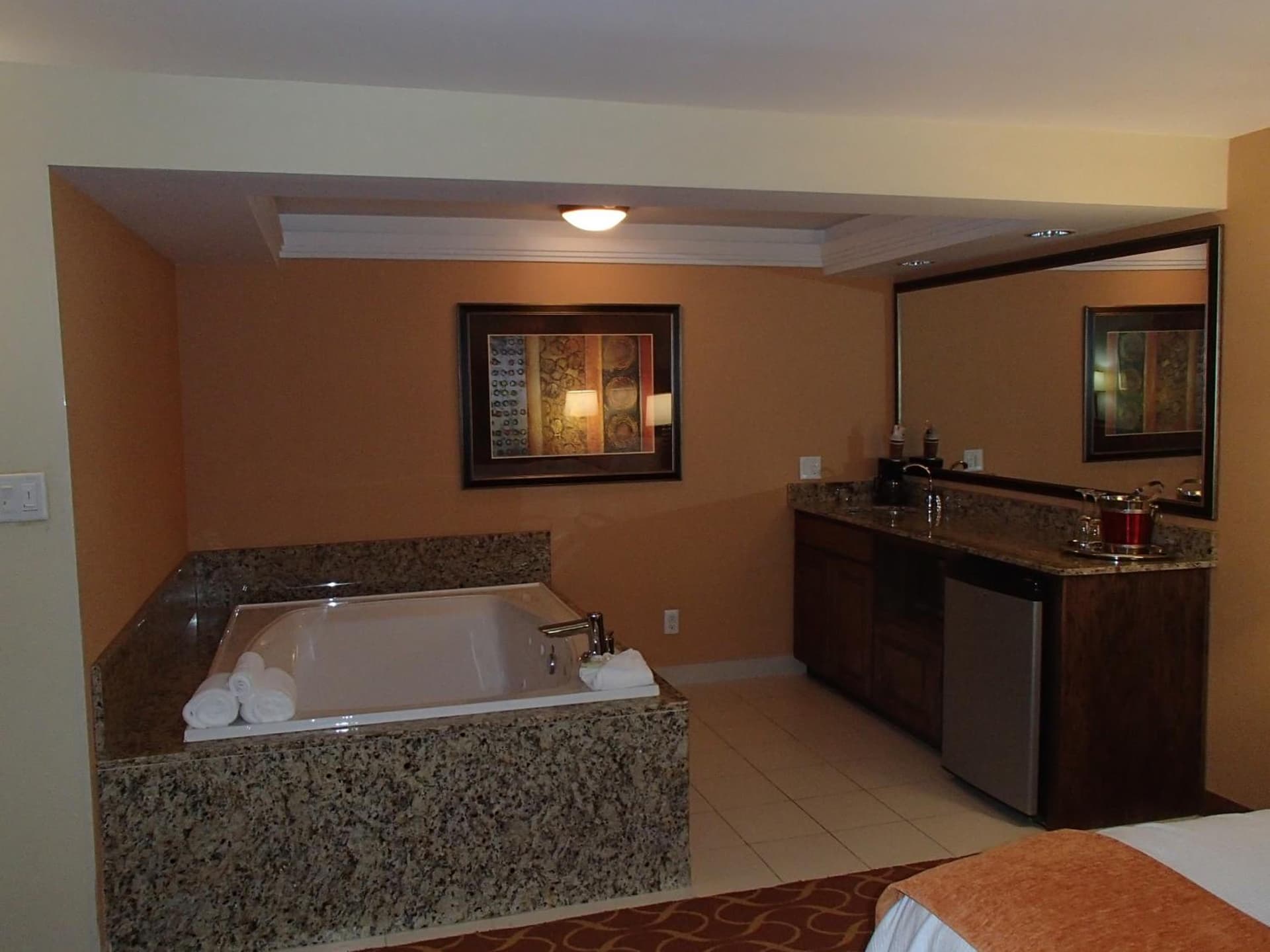 Lux Hotel & Spa interior in Arlington, TX — gallery photo 2