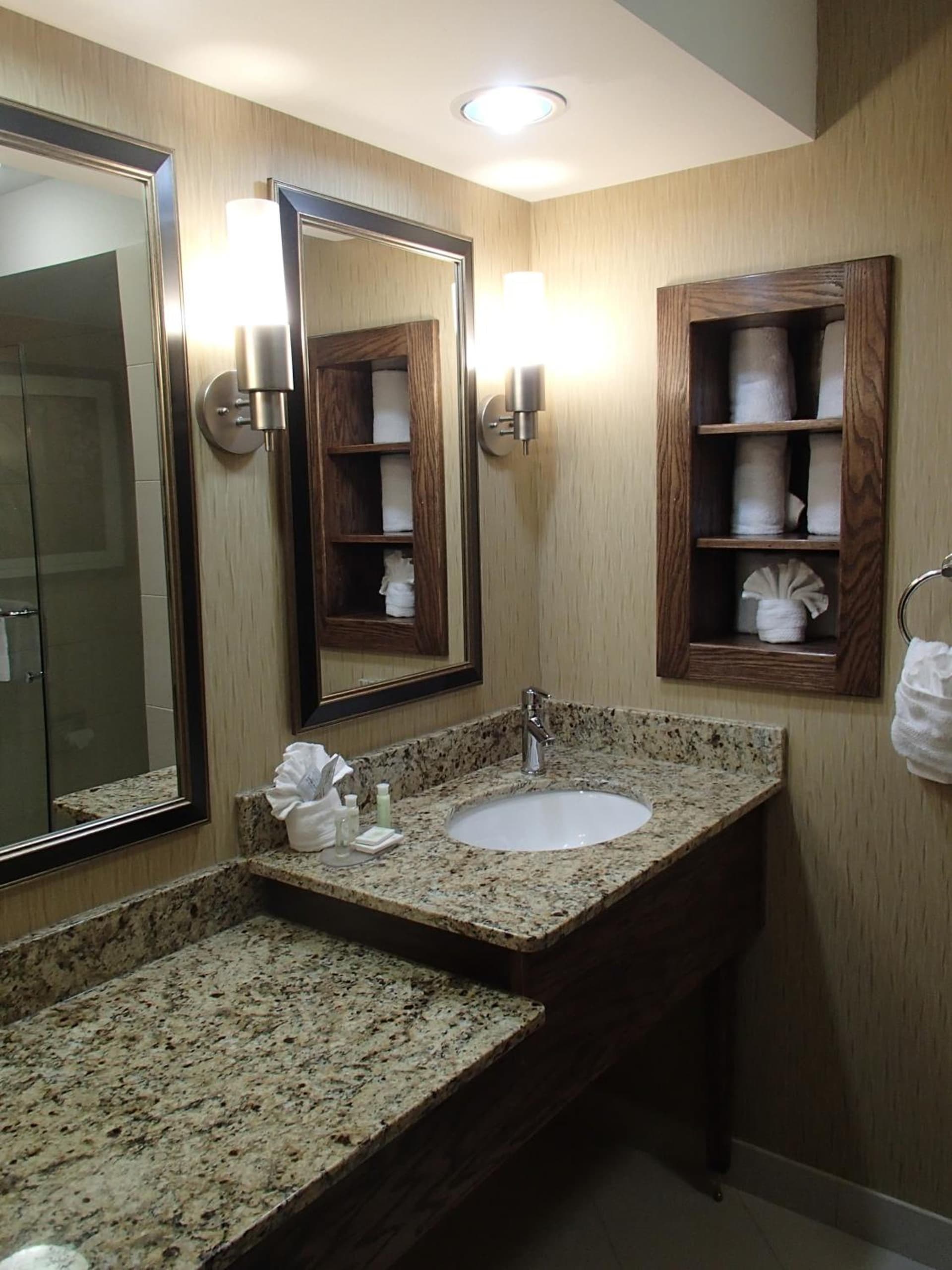 Lux Hotel & Spa gallery photo in Arlington, TX — image 41