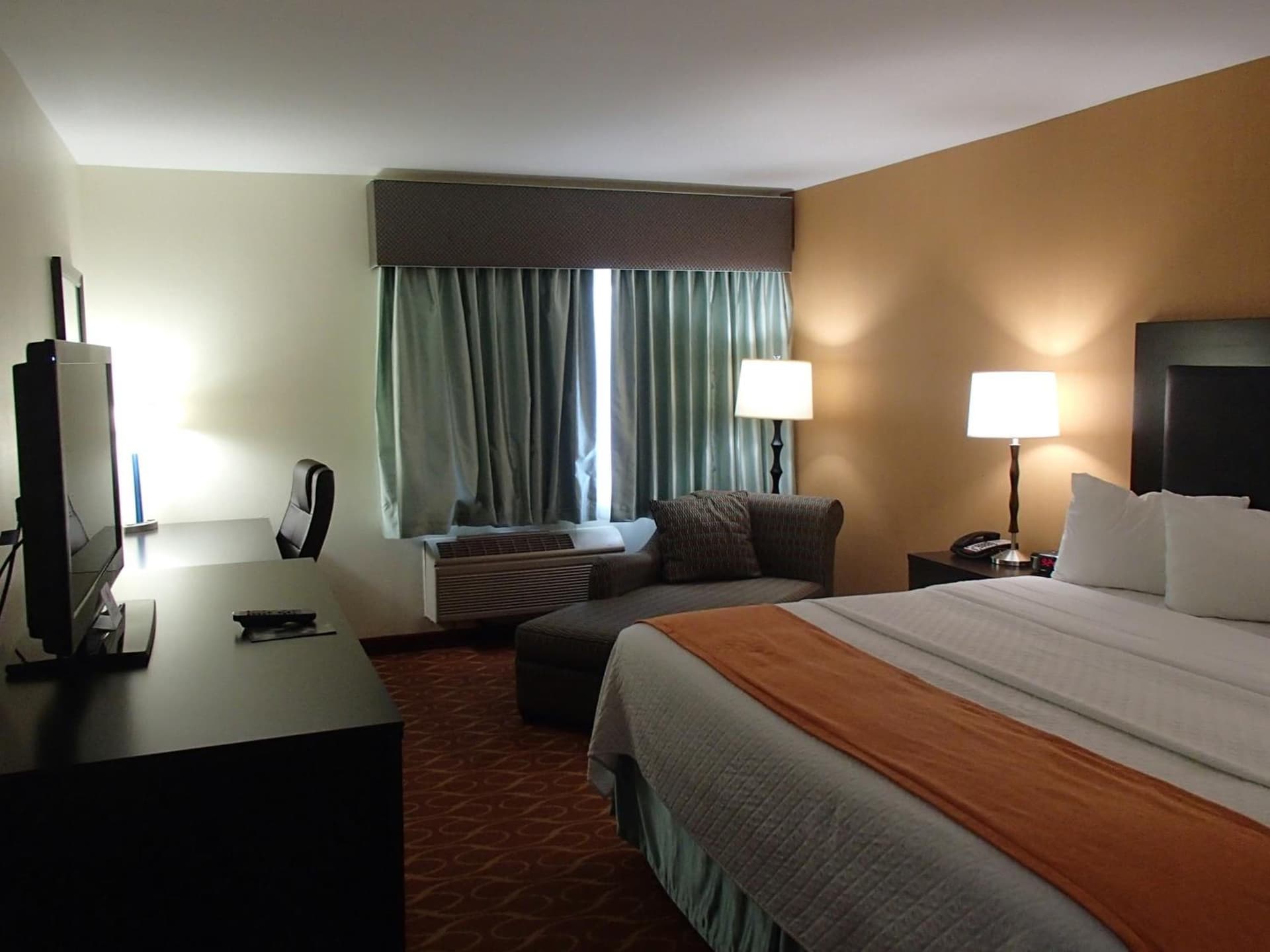 Lux Hotel & Spa gallery photo in Arlington, TX — image 37