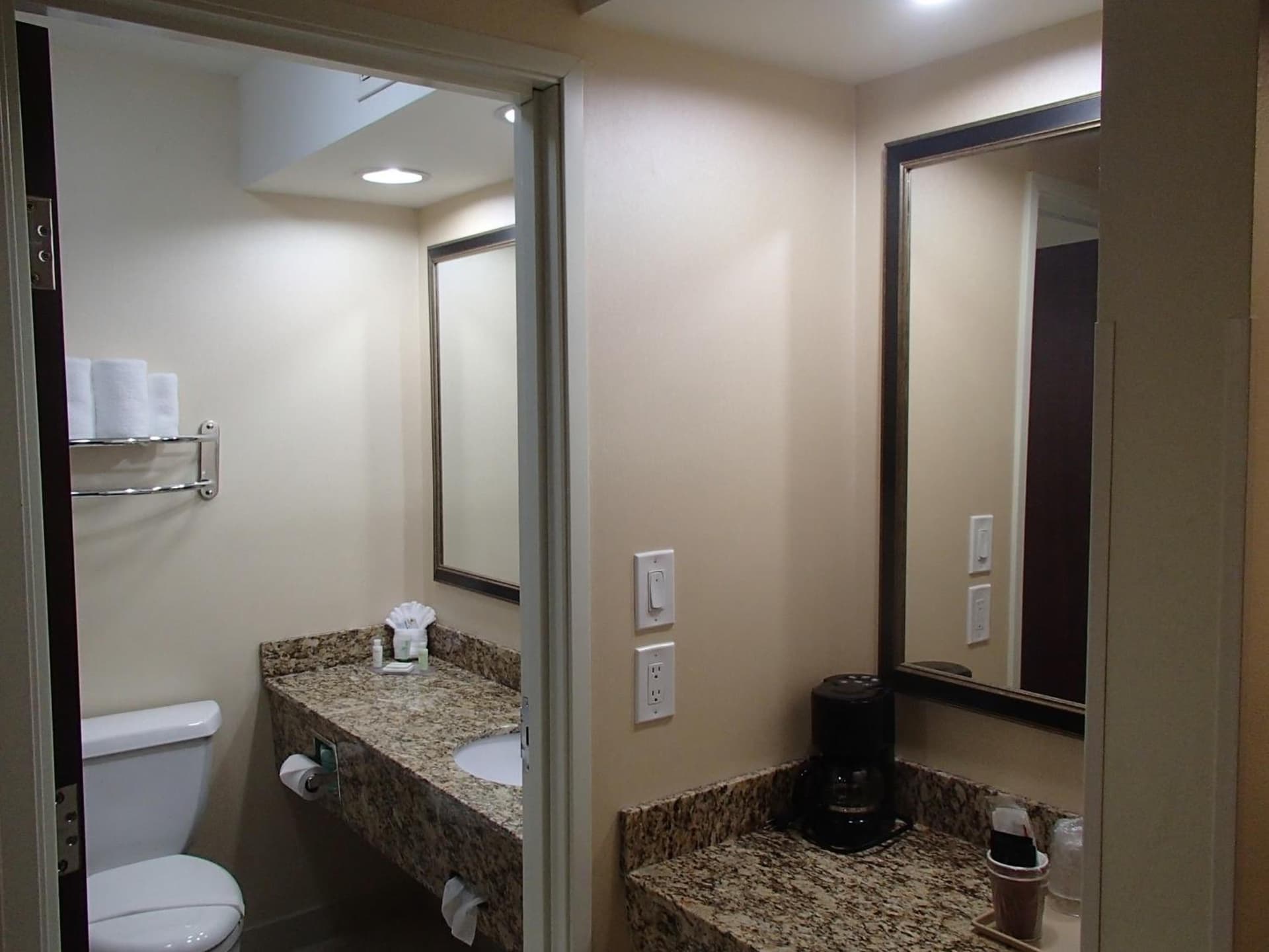 Lux Hotel & Spa gallery photo in Arlington, TX — image 44