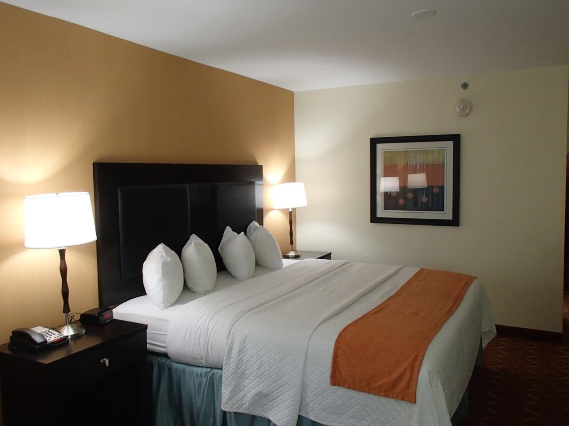Lux Hotel & Spa gallery photo in Arlington, TX — image 32