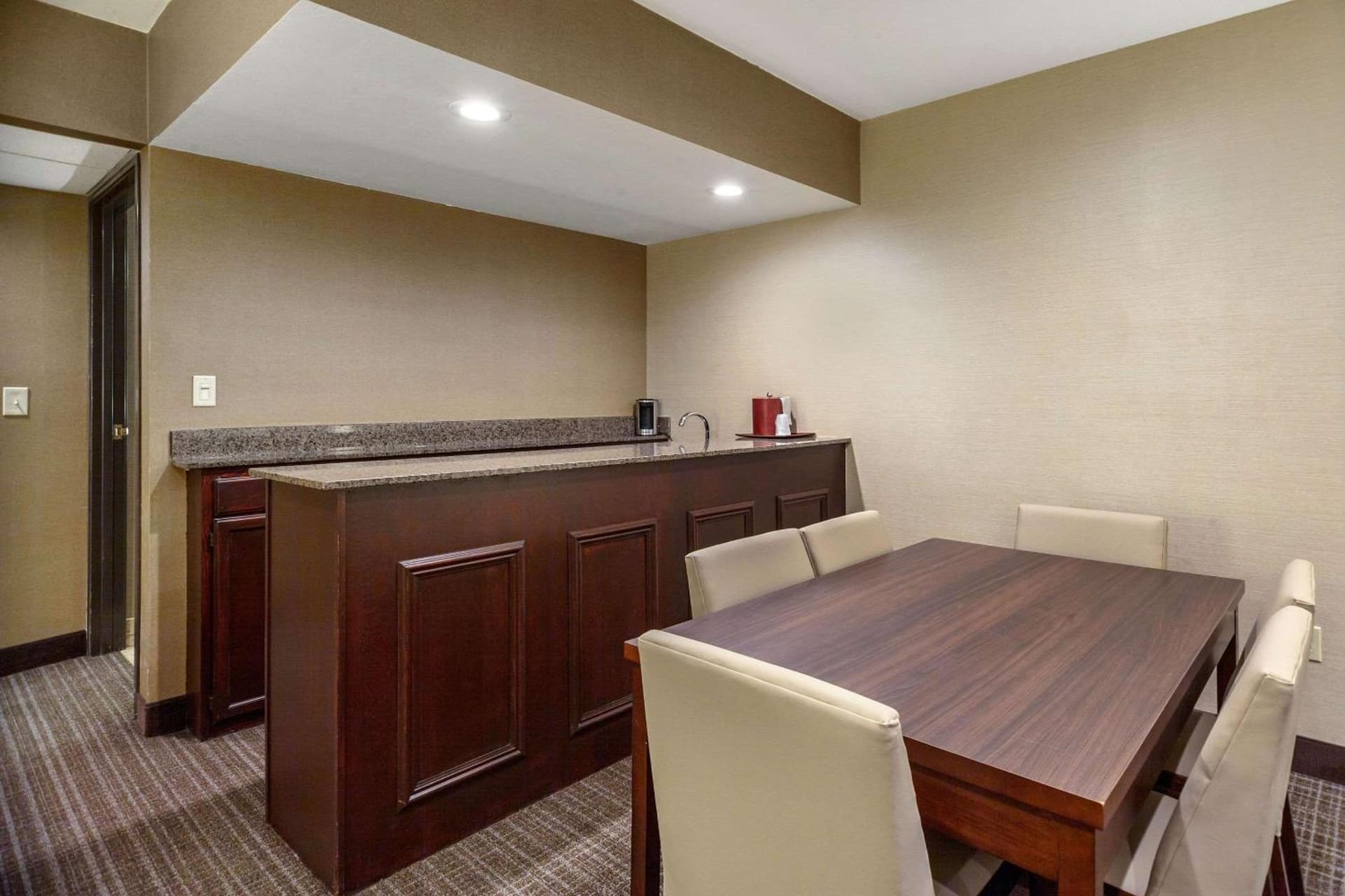 Comfort Suites Green Bay West gallery photo in Green Bay, WI — image 36