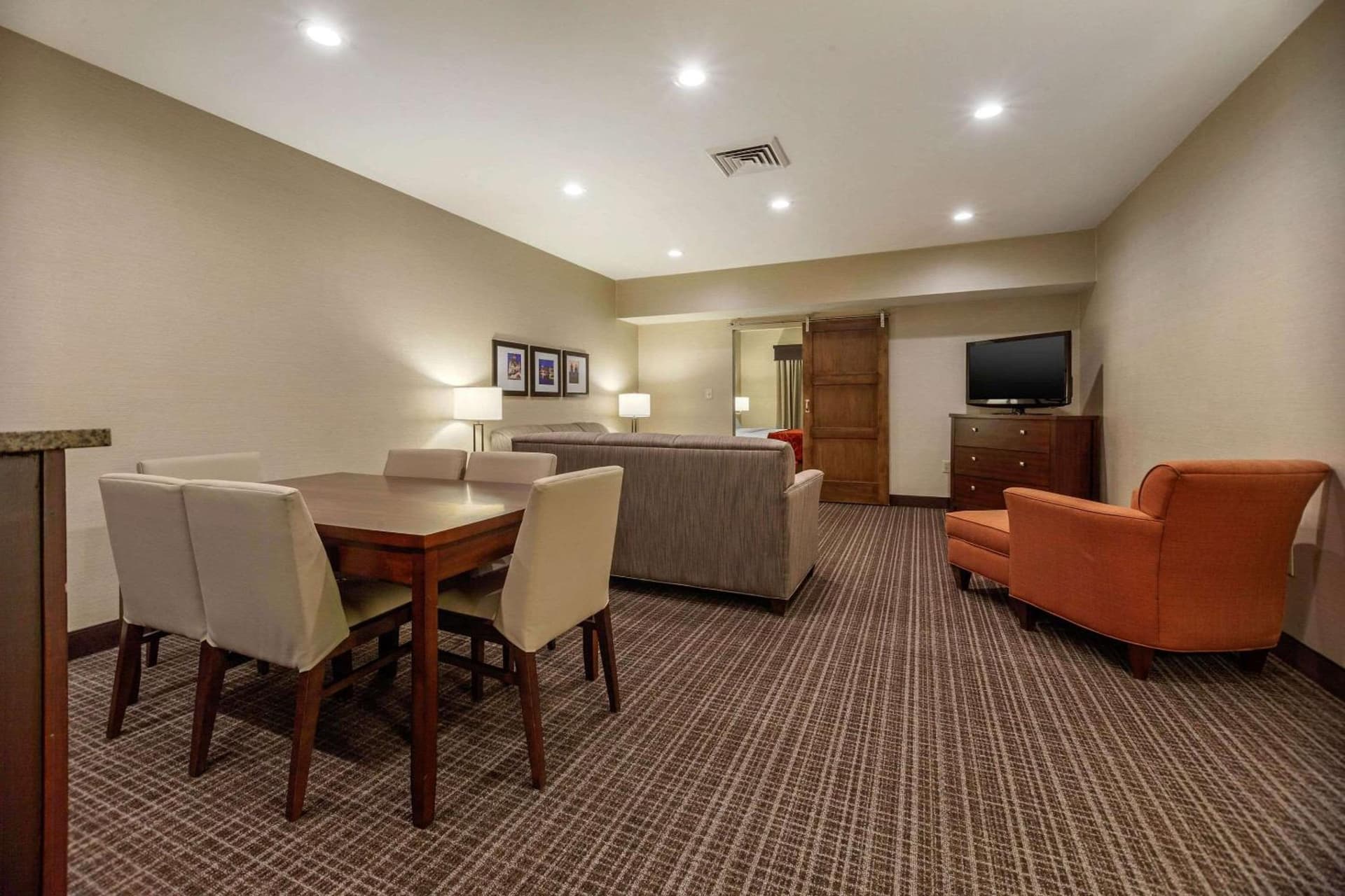 Comfort Suites Green Bay West gallery photo in Green Bay, WI — image 45