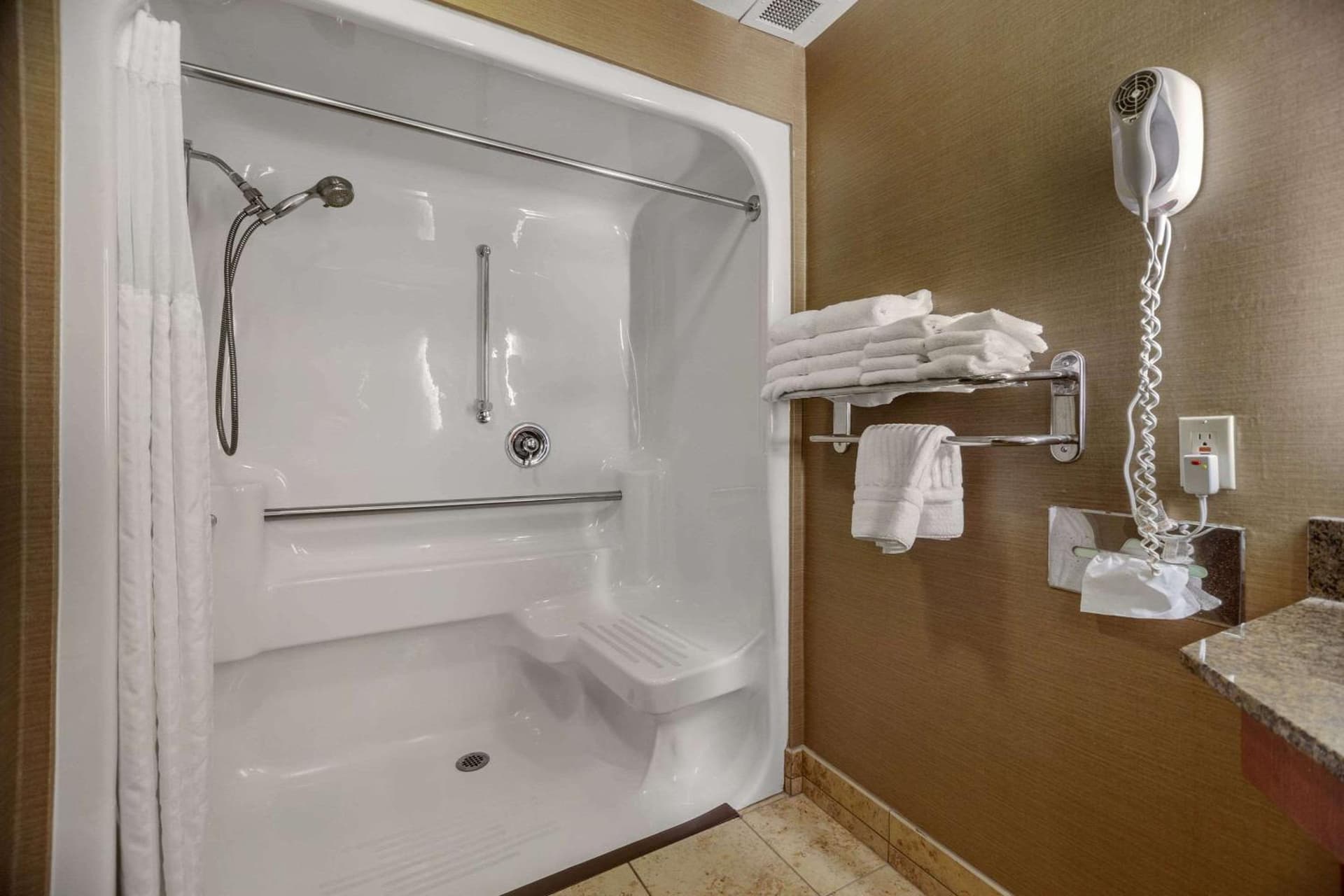 Comfort Suites Green Bay West gallery photo in Green Bay, WI — image 5