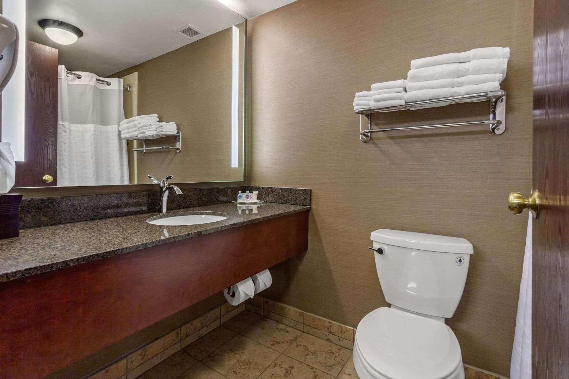 Comfort Suites Green Bay West gallery photo in Green Bay, WI — image 8