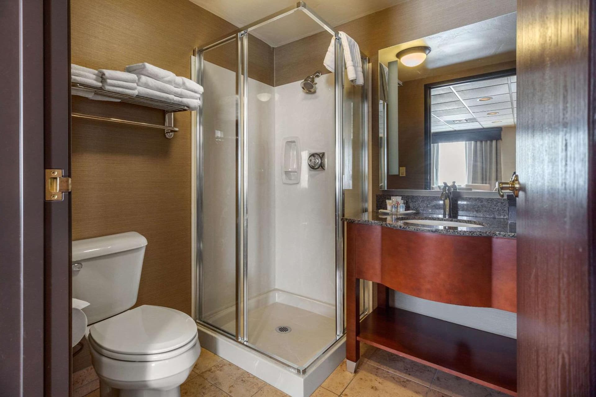 Comfort Suites Green Bay West gallery photo in Green Bay, WI — image 32